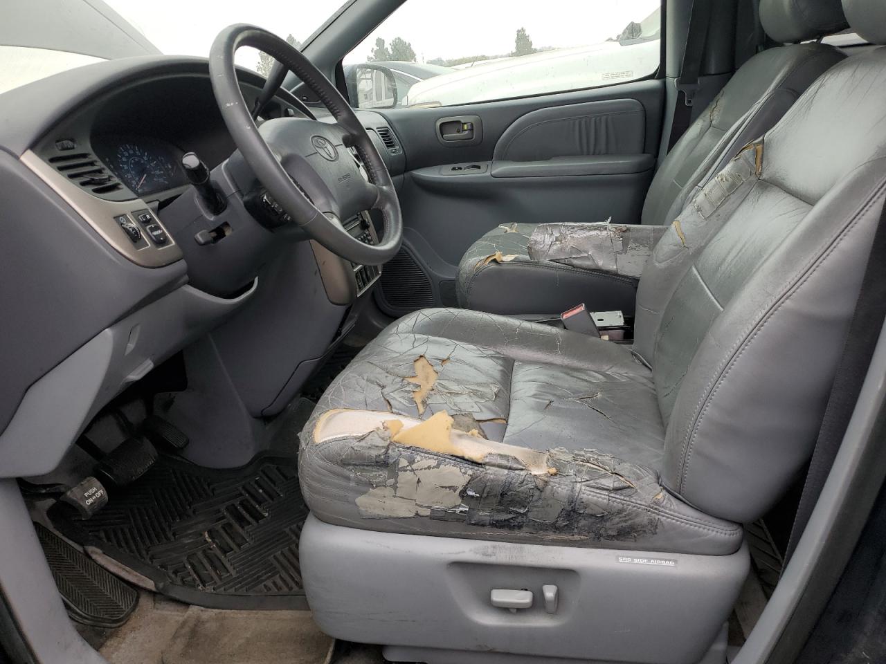 Photo 6 VIN: 4T3ZF13C21U363575 - TOYOTA SIENNA 