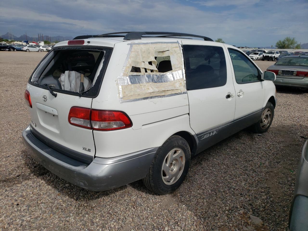 Photo 2 VIN: 4T3ZF13C21U393837 - TOYOTA SIENNA 