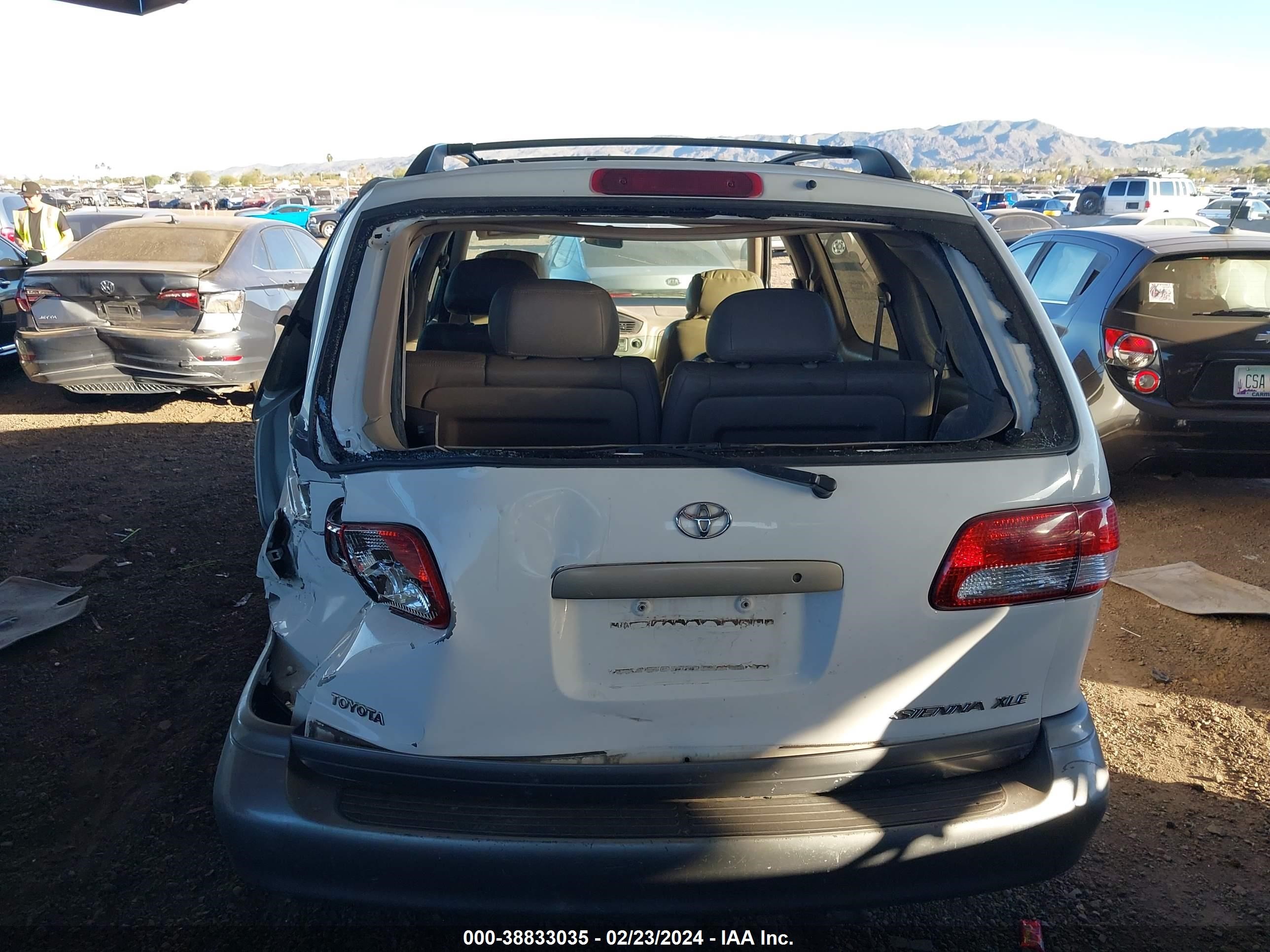 Photo 14 VIN: 4T3ZF13C21U395748 - TOYOTA SIENNA 