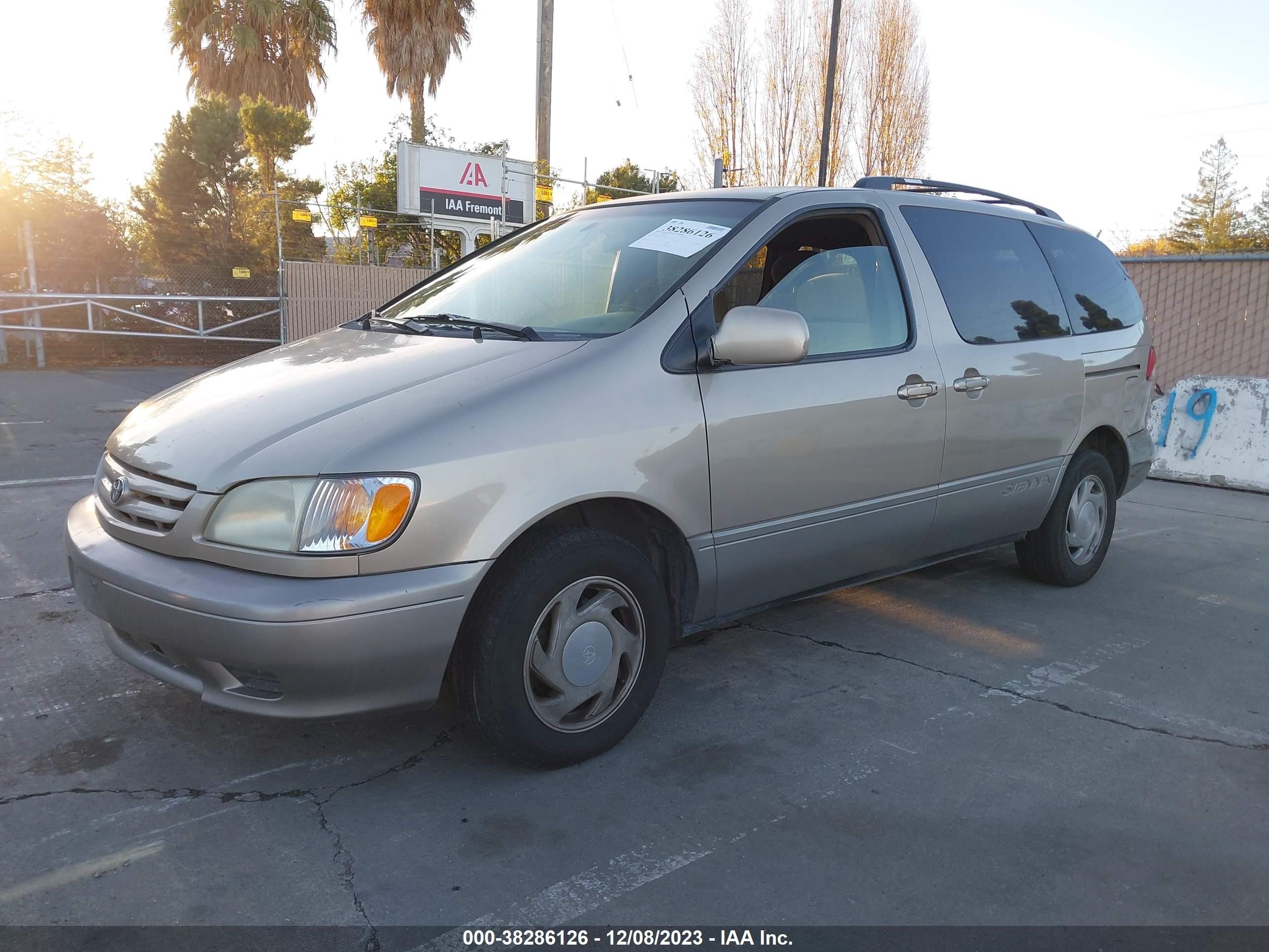 Photo 2 VIN: 4T3ZF13C23U530262 - TOYOTA SIENNA 