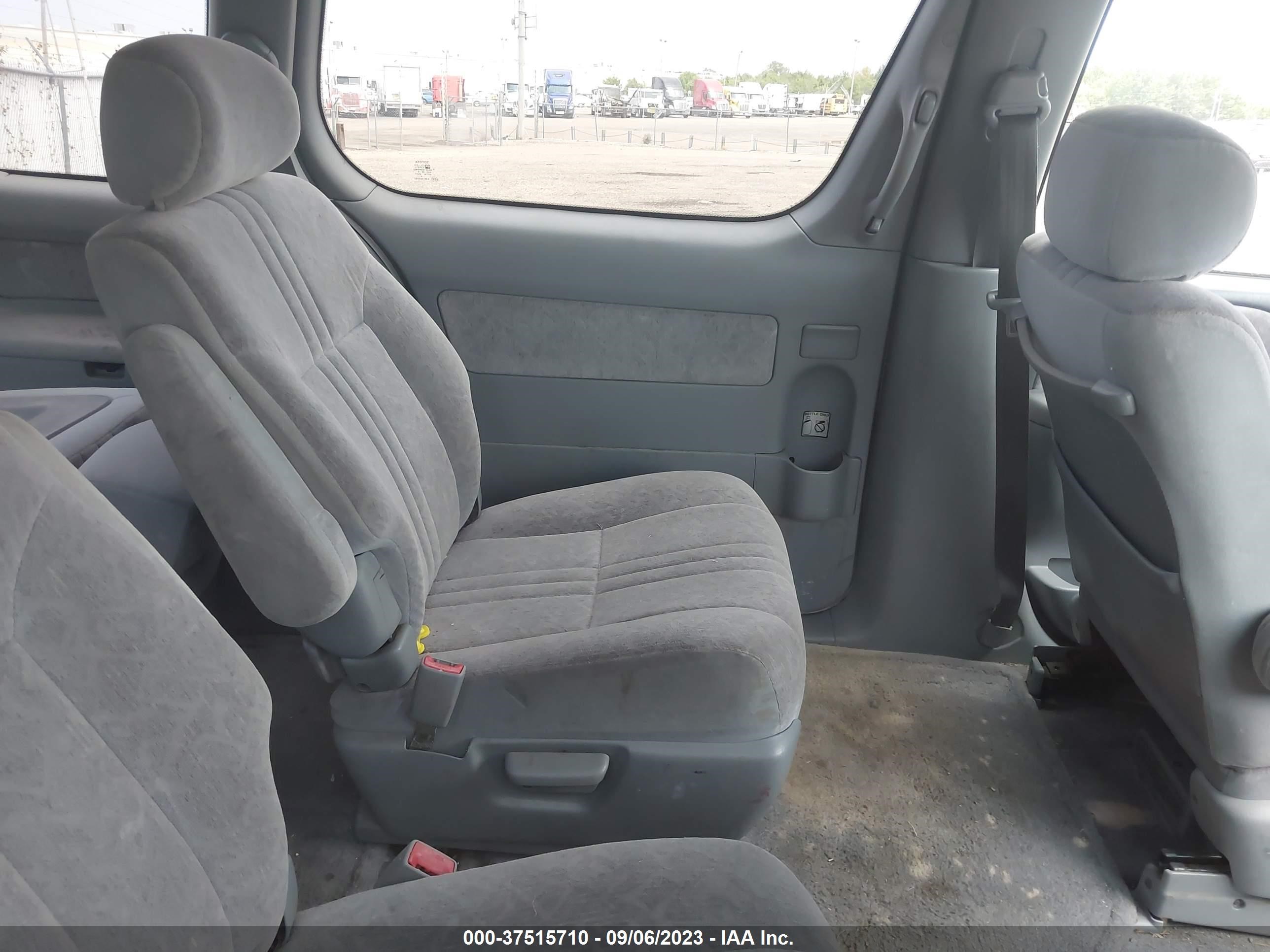 Photo 7 VIN: 4T3ZF13C2WU069245 - TOYOTA SIENNA 