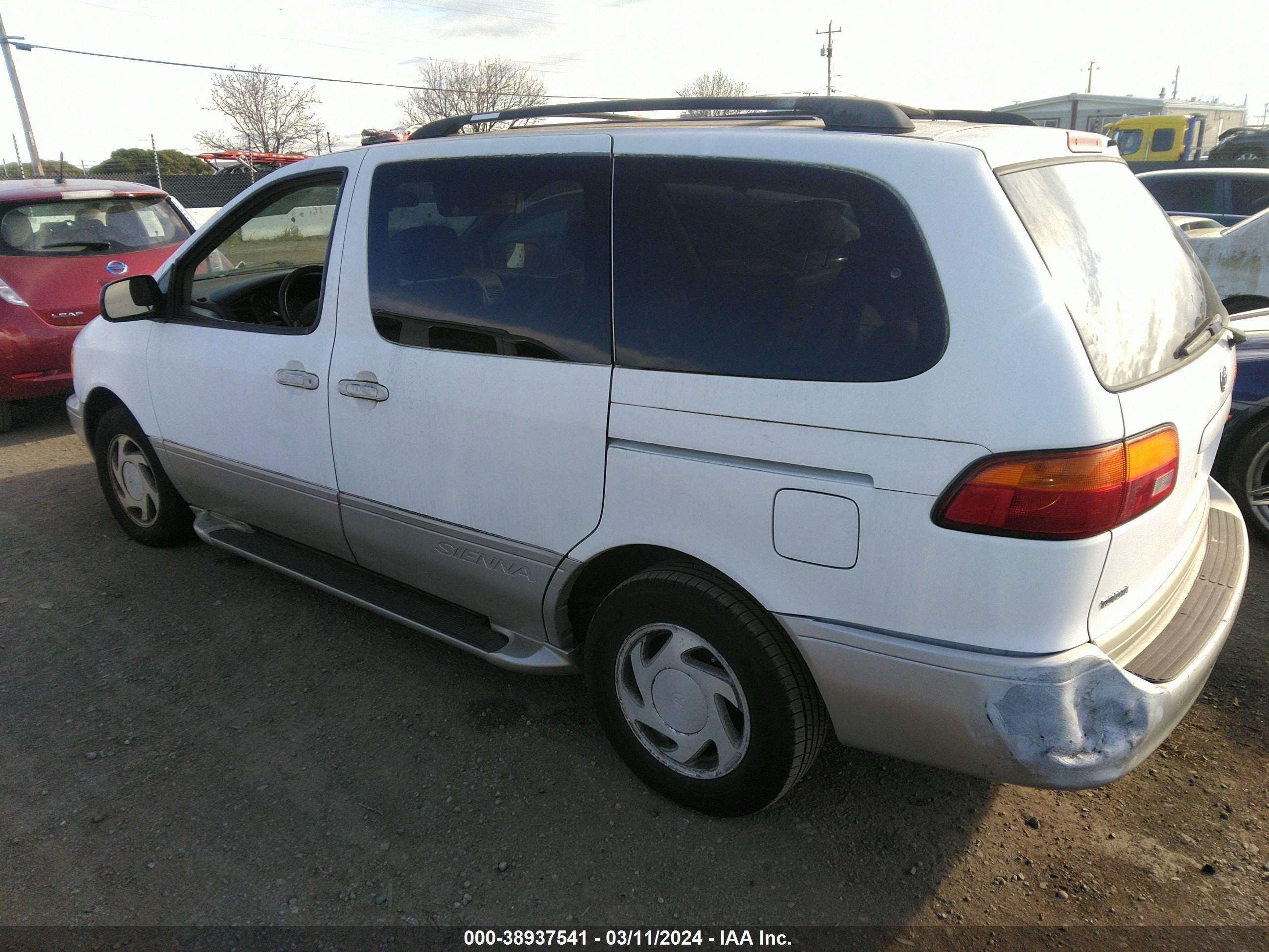 Photo 2 VIN: 4T3ZF13C2XU168648 - TOYOTA SIENNA 