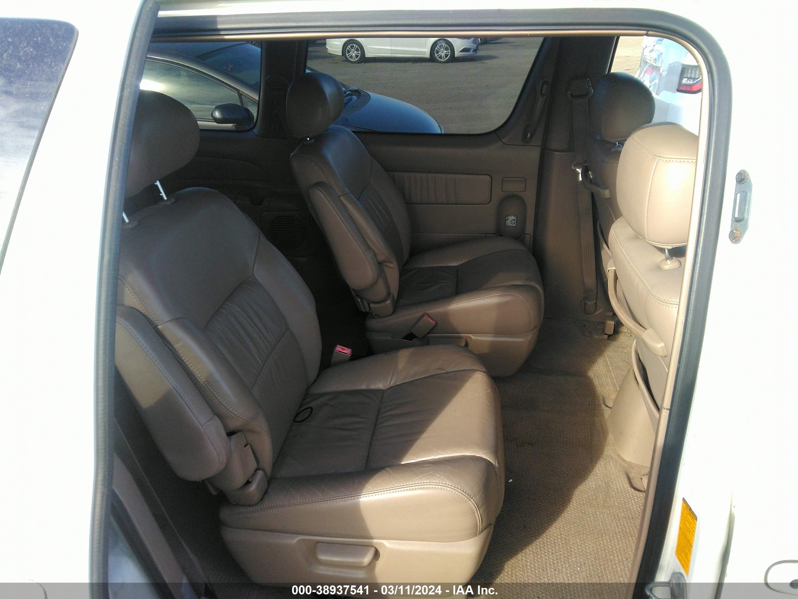 Photo 7 VIN: 4T3ZF13C2XU168648 - TOYOTA SIENNA 