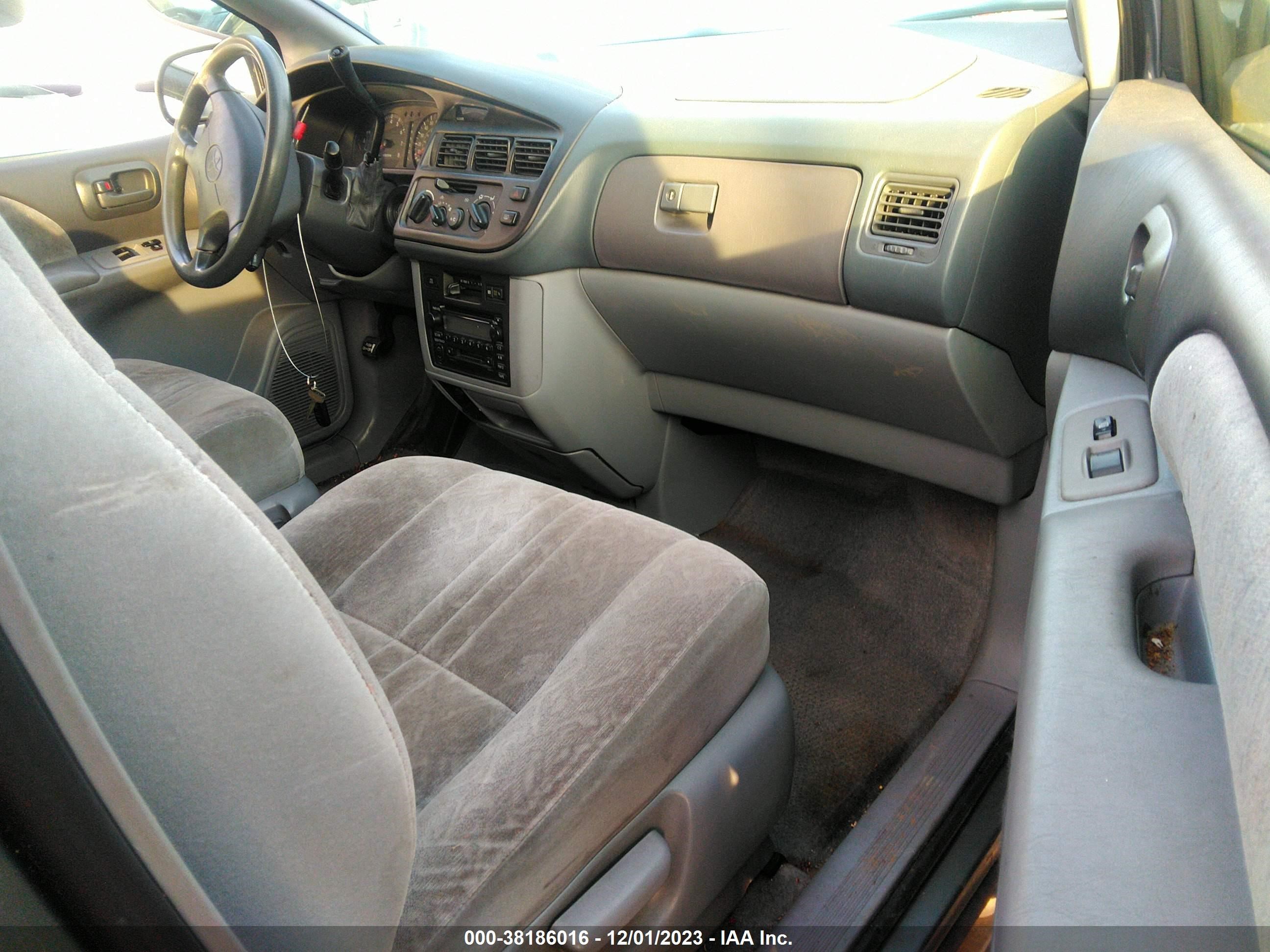 Photo 4 VIN: 4T3ZF13C2YU198606 - TOYOTA SIENNA 