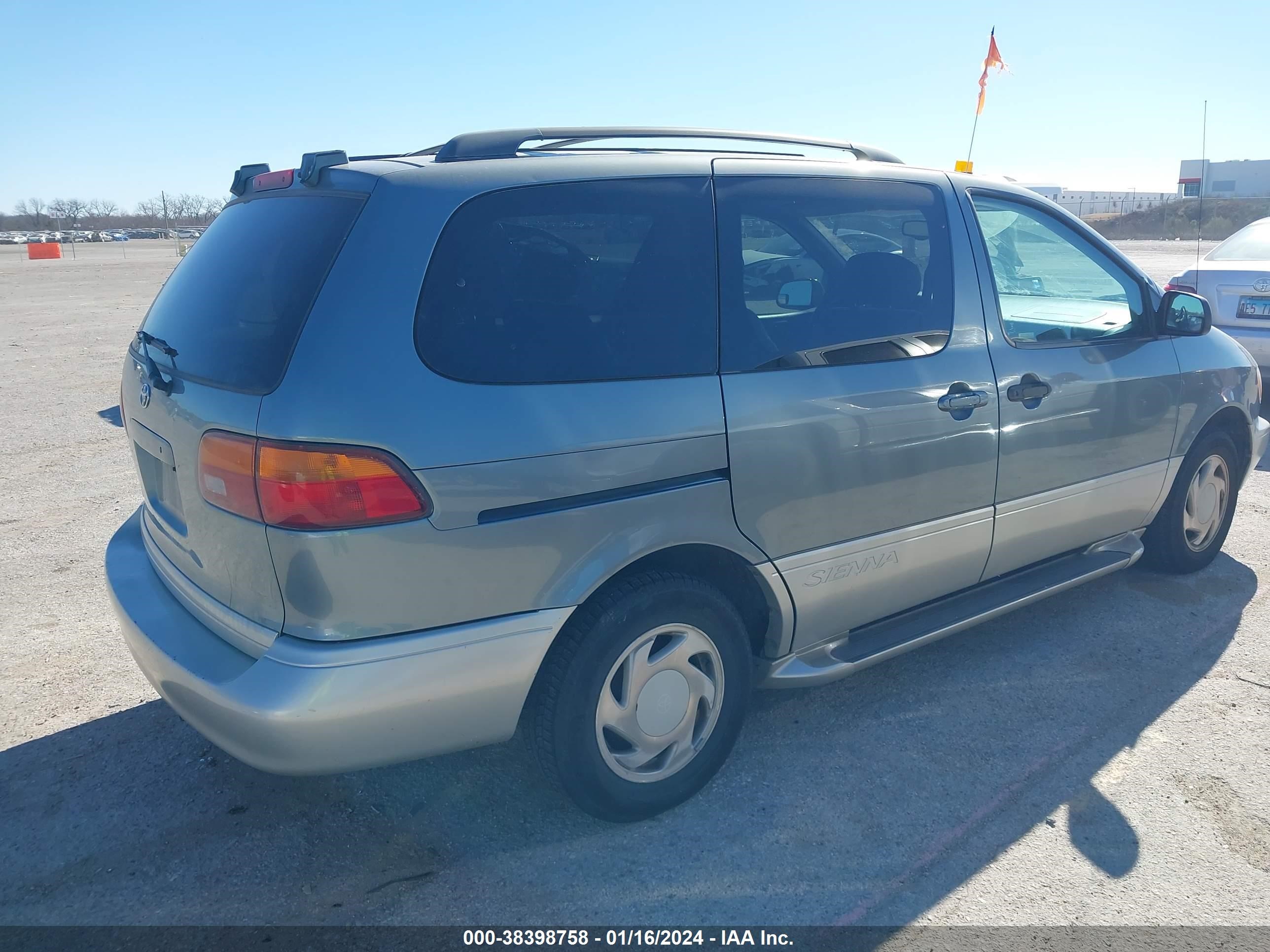 Photo 3 VIN: 4T3ZF13C2YU200726 - TOYOTA SIENNA 