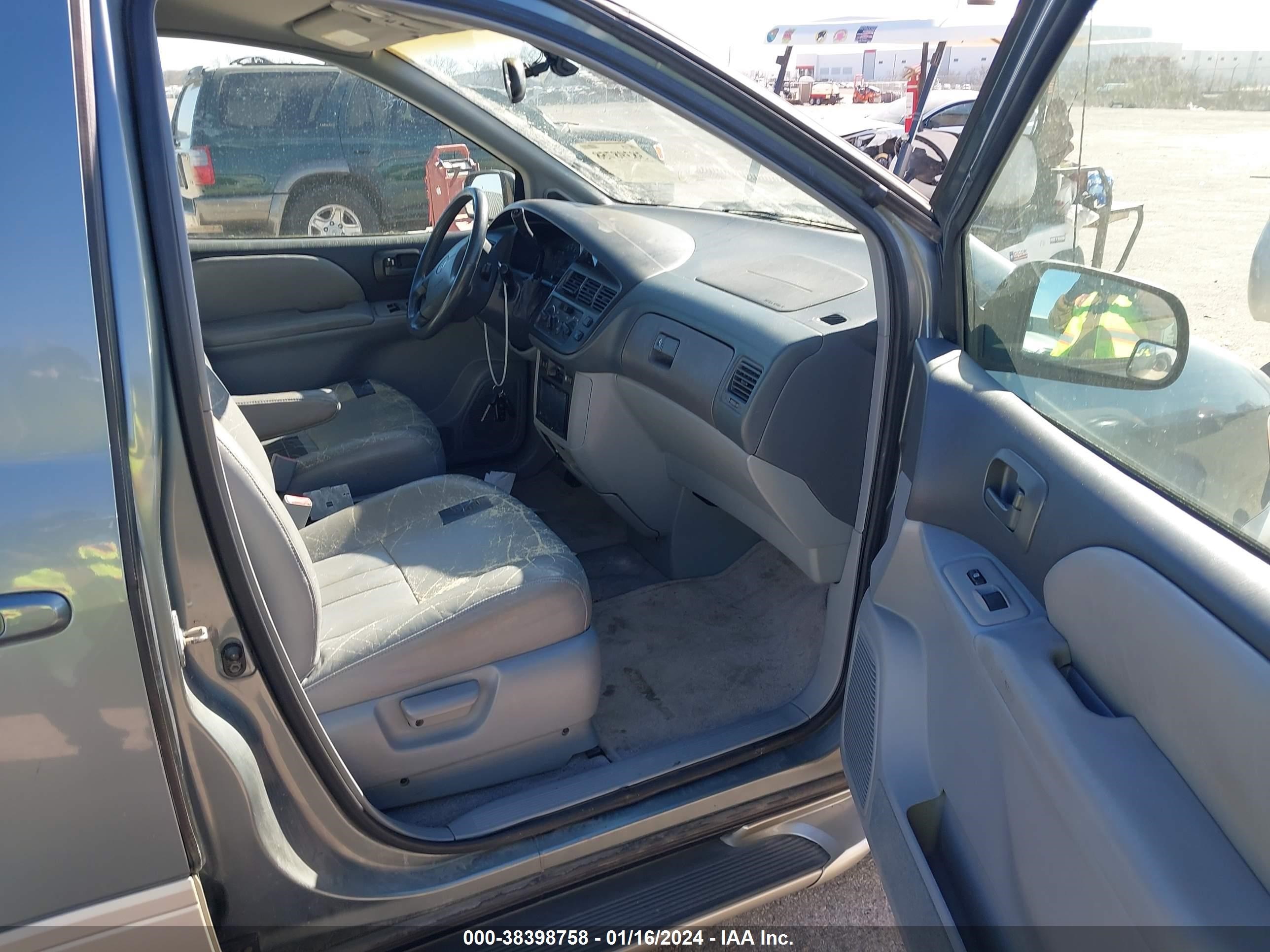 Photo 4 VIN: 4T3ZF13C2YU200726 - TOYOTA SIENNA 