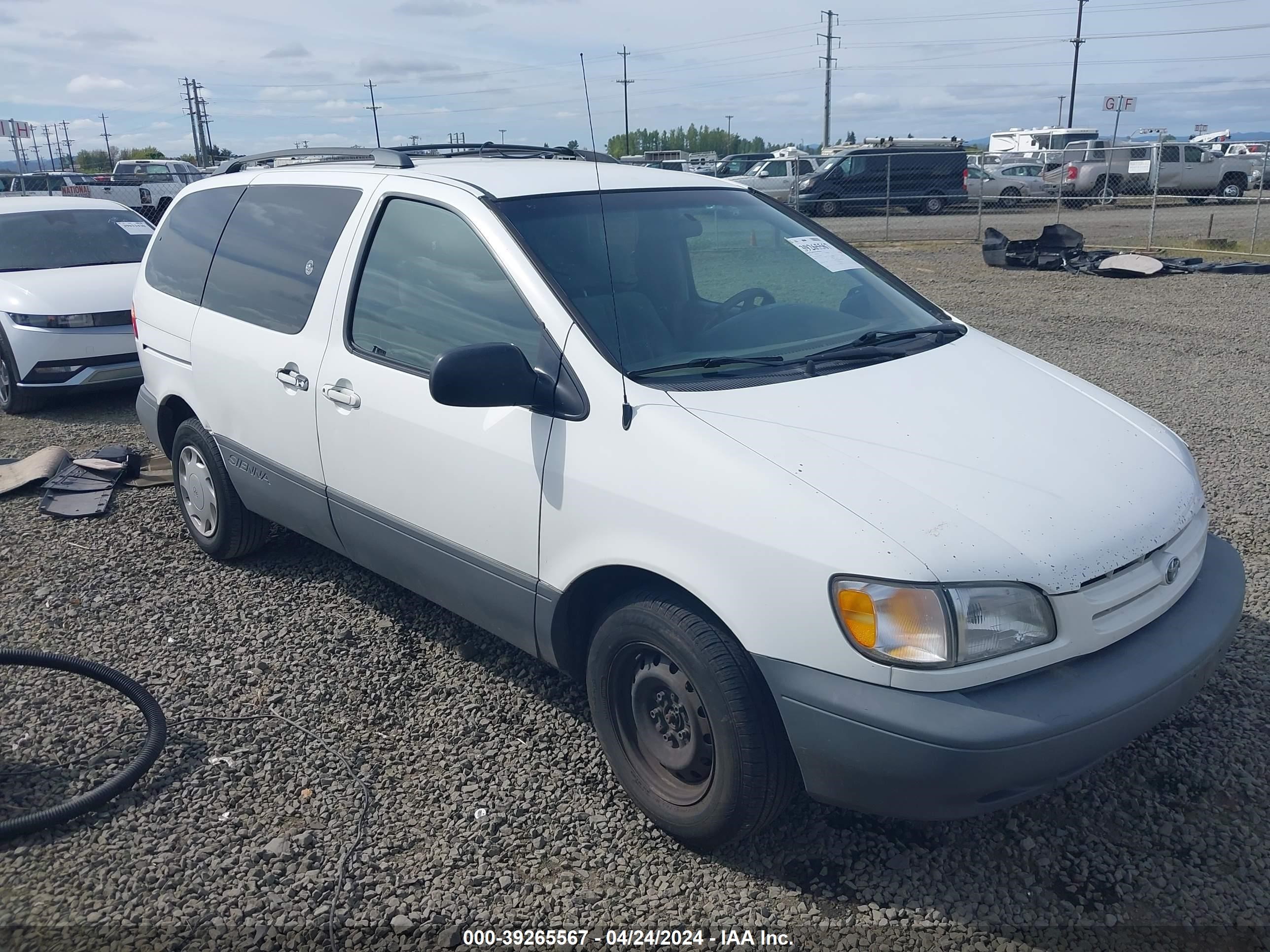 Photo 0 VIN: 4T3ZF13C2YU220250 - TOYOTA SIENNA 