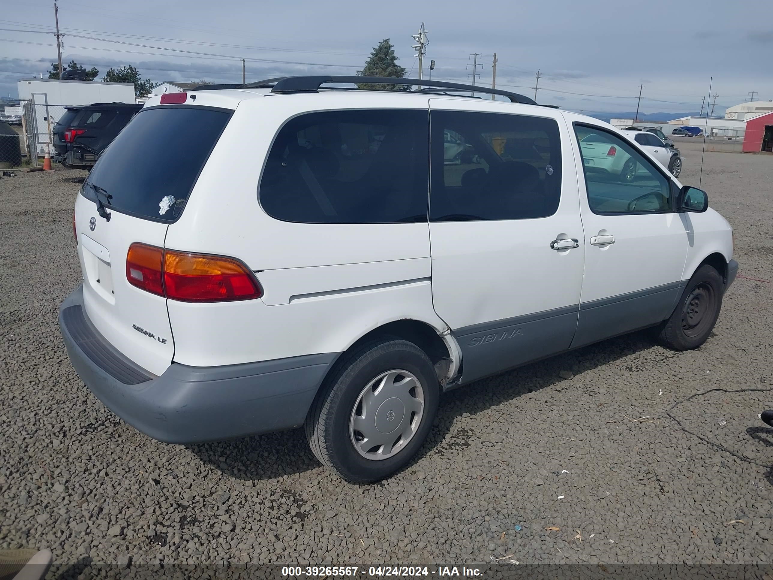 Photo 3 VIN: 4T3ZF13C2YU220250 - TOYOTA SIENNA 