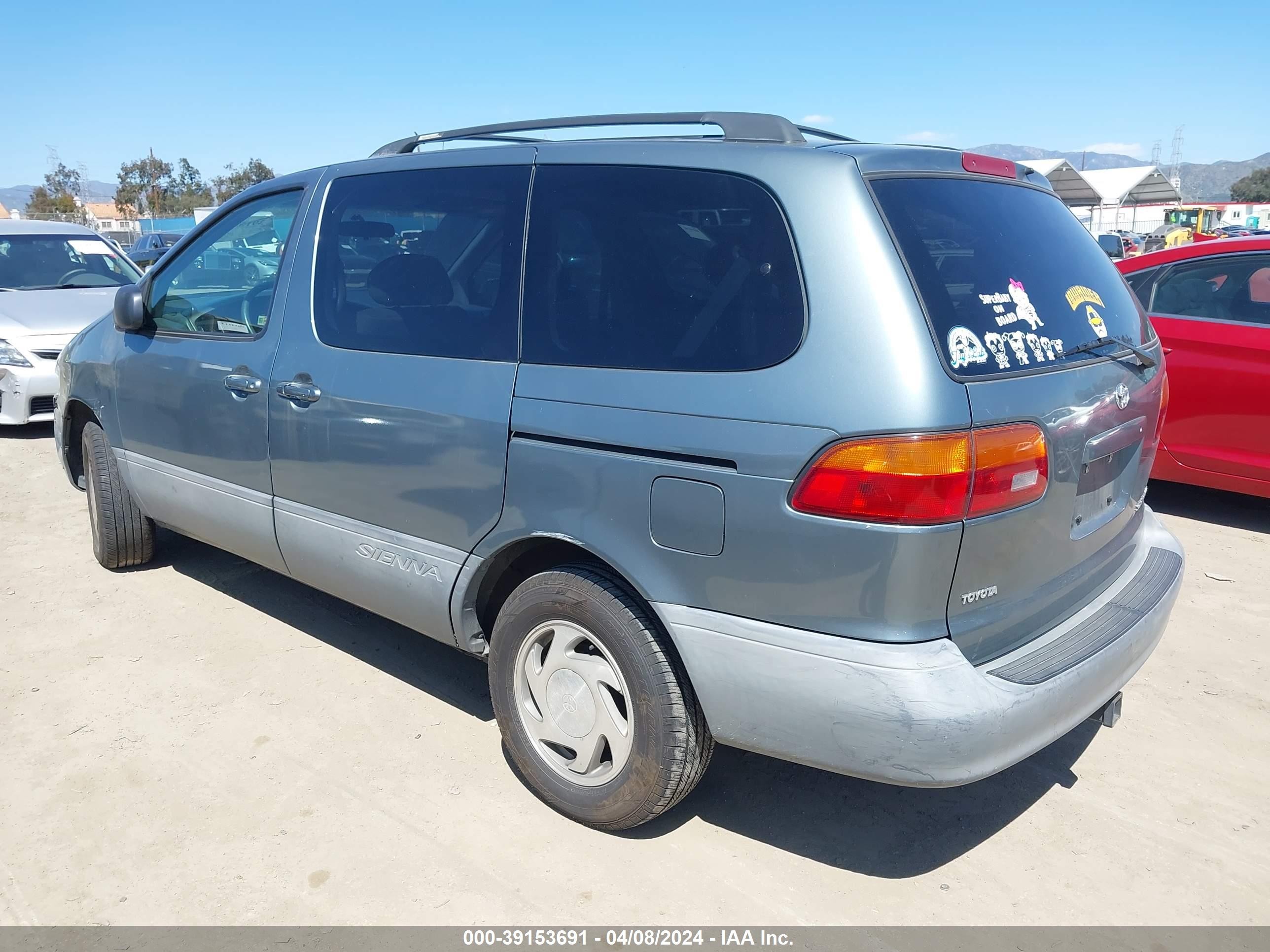 Photo 2 VIN: 4T3ZF13C2YU248663 - TOYOTA SIENNA 