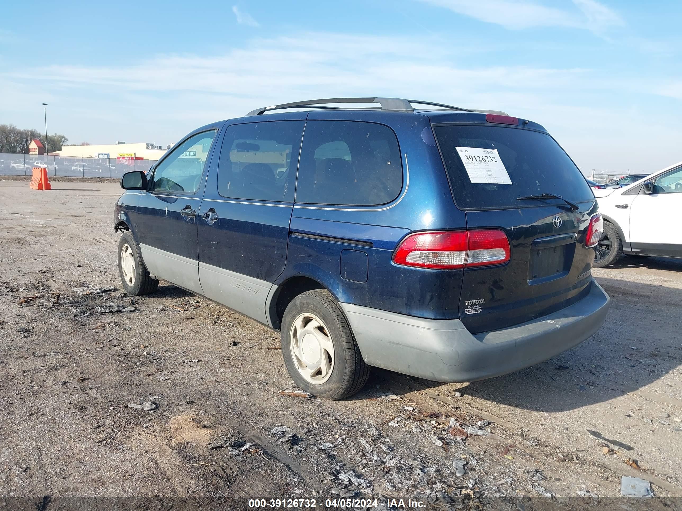 Photo 2 VIN: 4T3ZF13C31U350186 - TOYOTA SIENNA 