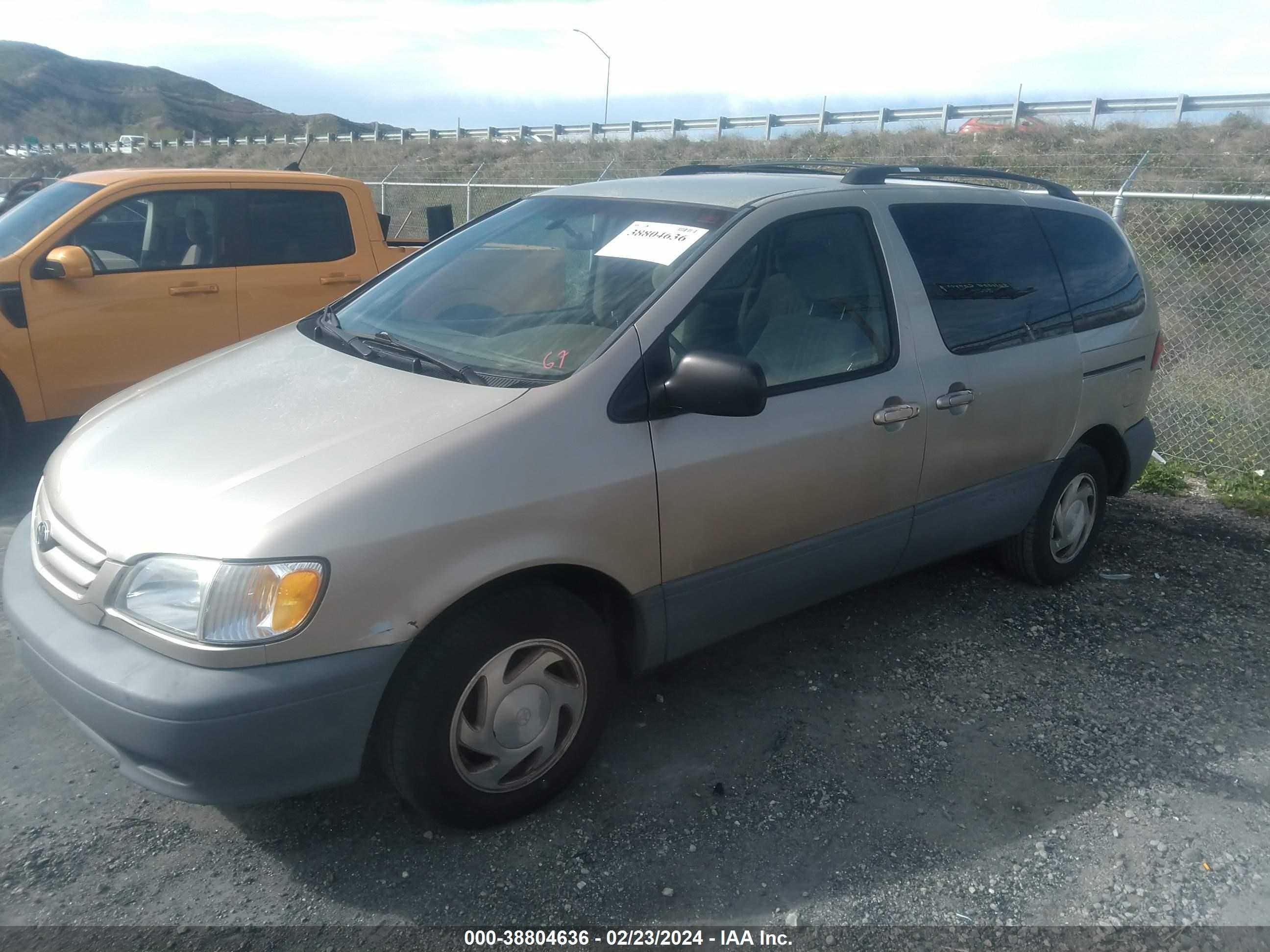 Photo 1 VIN: 4T3ZF13C31U367618 - TOYOTA SIENNA 