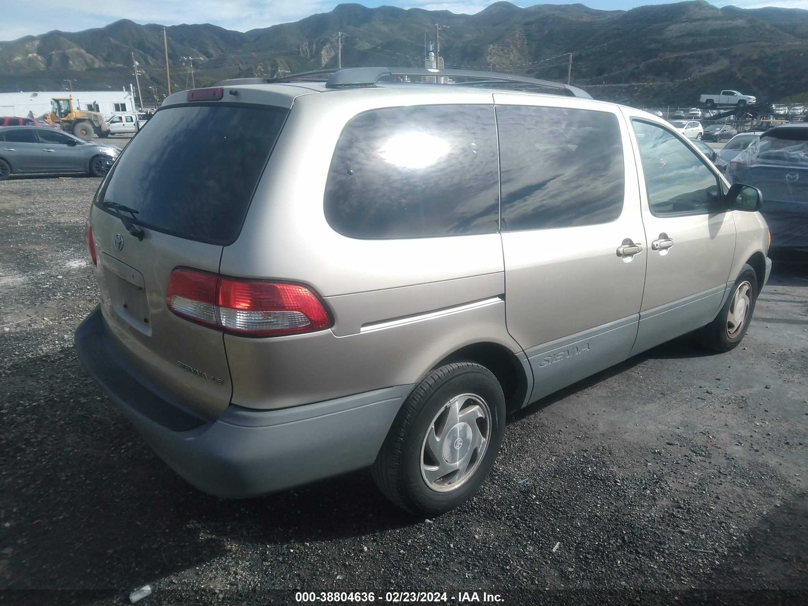 Photo 3 VIN: 4T3ZF13C31U367618 - TOYOTA SIENNA 