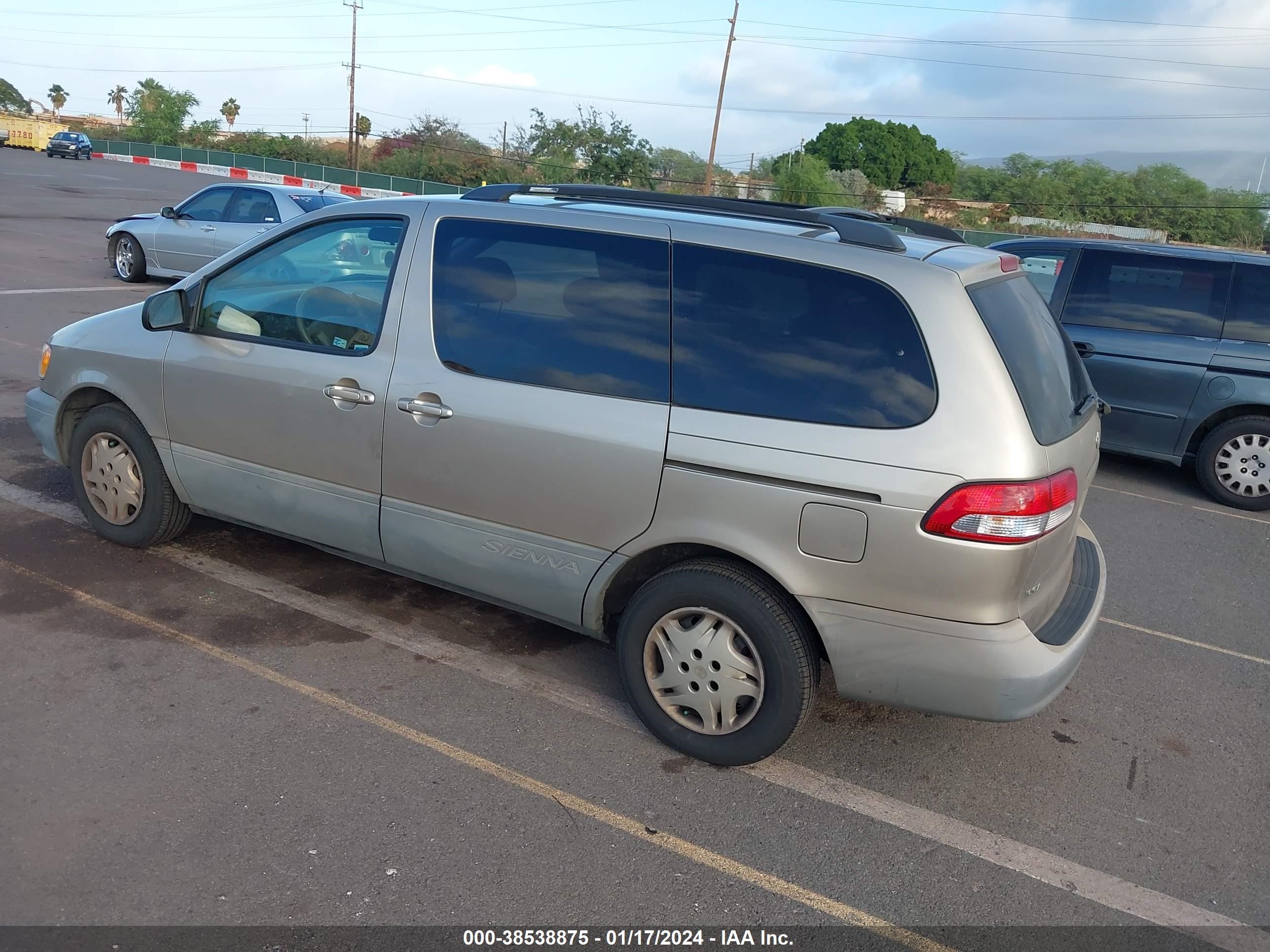 Photo 2 VIN: 4T3ZF13C31U396665 - TOYOTA SIENNA 