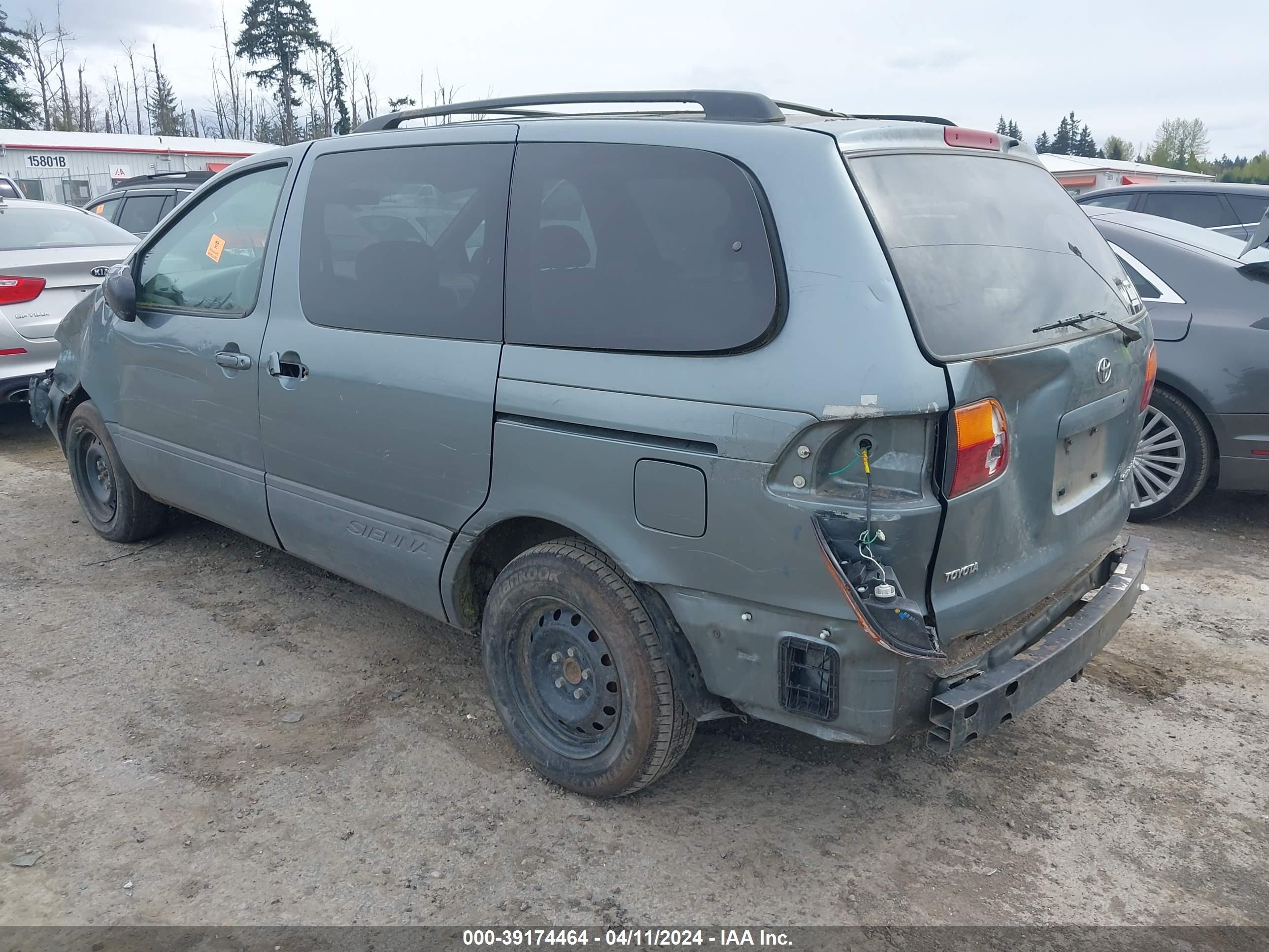 Photo 2 VIN: 4T3ZF13C3XU107194 - TOYOTA SIENNA 