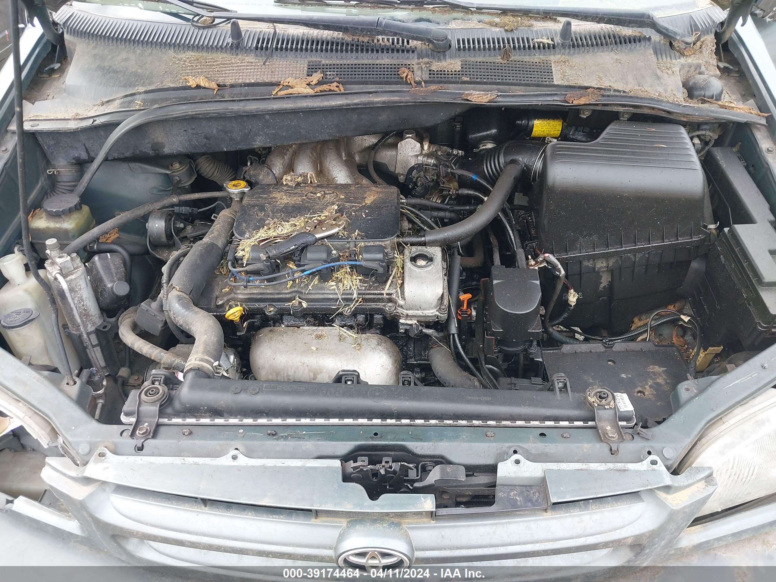 Photo 9 VIN: 4T3ZF13C3XU107194 - TOYOTA SIENNA 