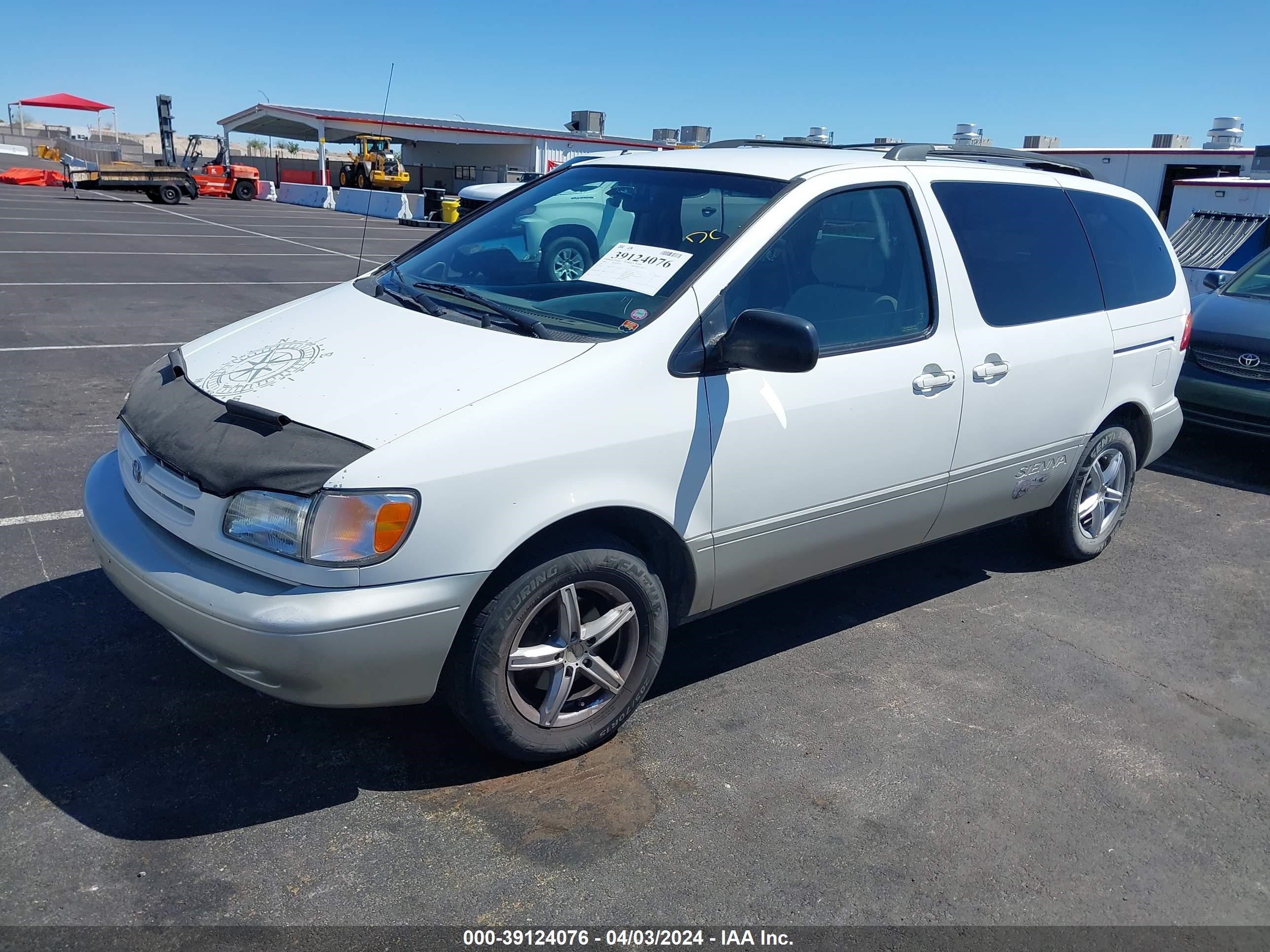 Photo 1 VIN: 4T3ZF13C3YU248588 - TOYOTA SIENNA 