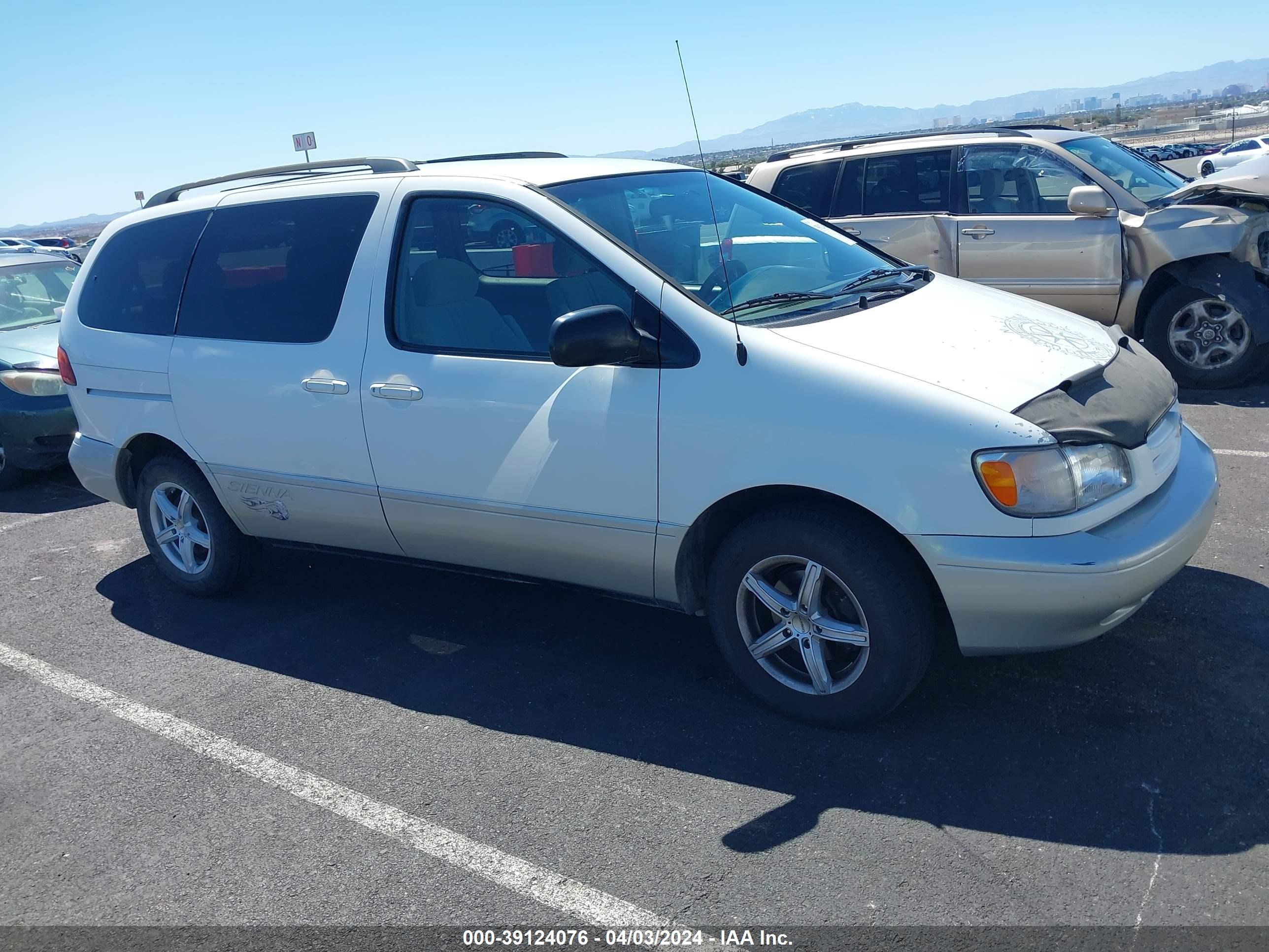 Photo 12 VIN: 4T3ZF13C3YU248588 - TOYOTA SIENNA 