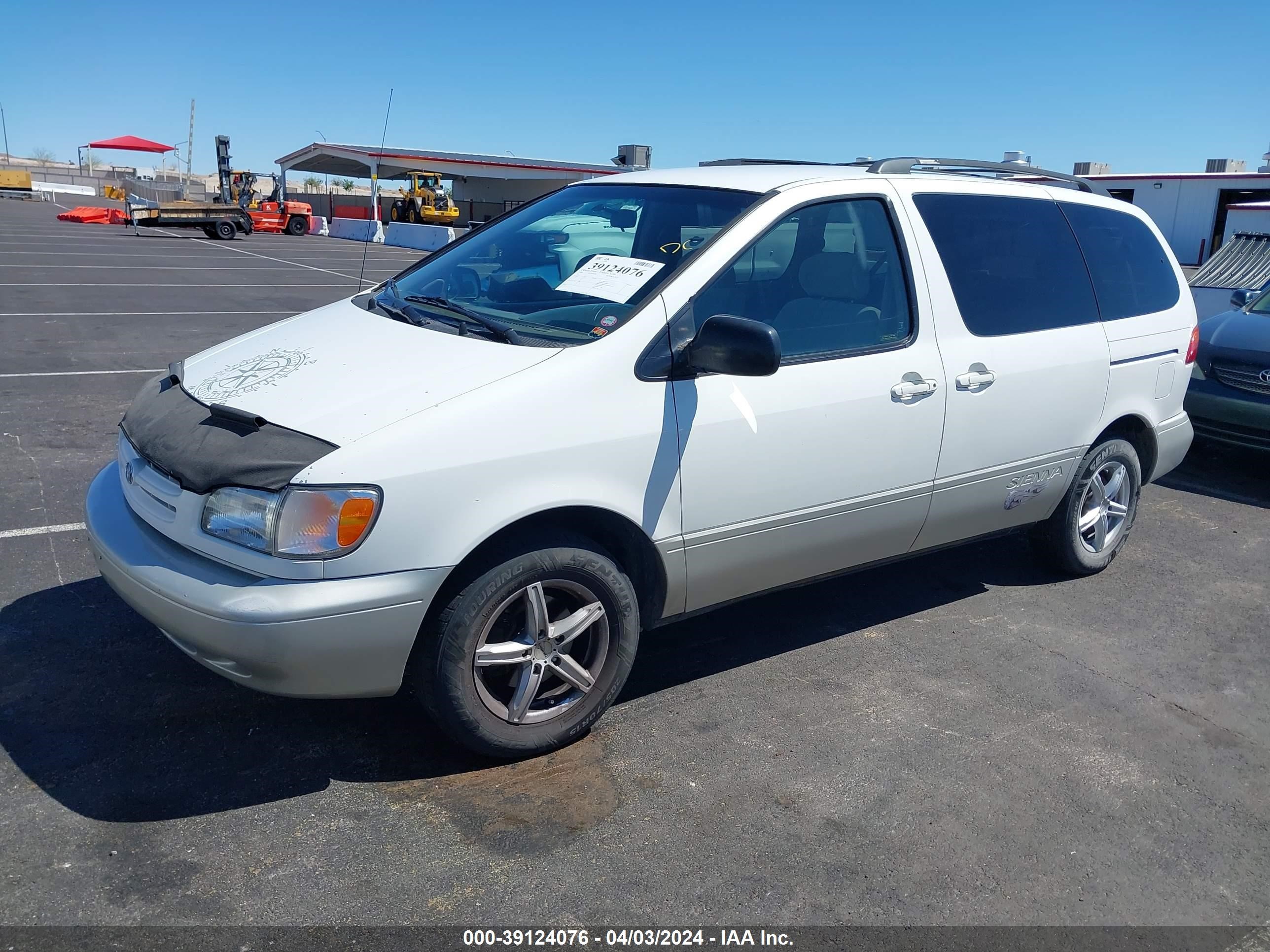 Photo 13 VIN: 4T3ZF13C3YU248588 - TOYOTA SIENNA 