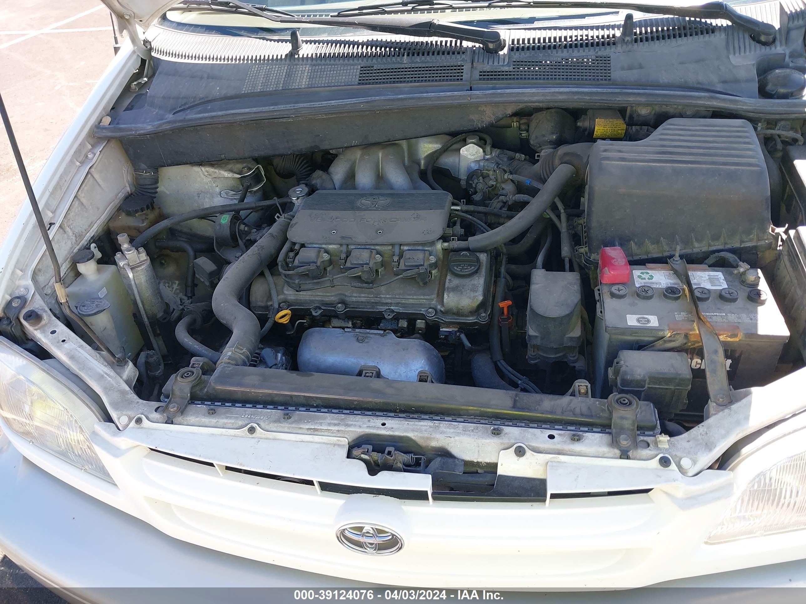 Photo 9 VIN: 4T3ZF13C3YU248588 - TOYOTA SIENNA 