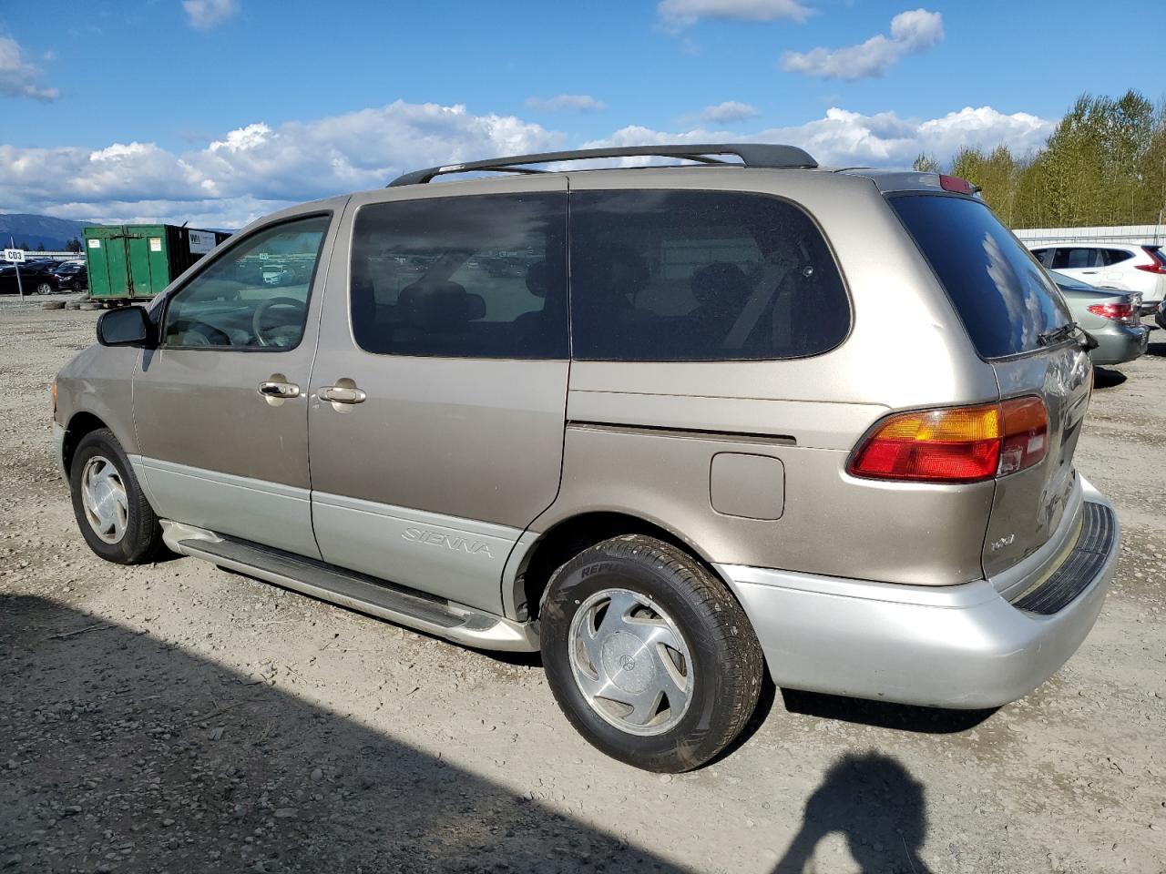 Photo 1 VIN: 4T3ZF13C3YU317845 - TOYOTA SIENNA 