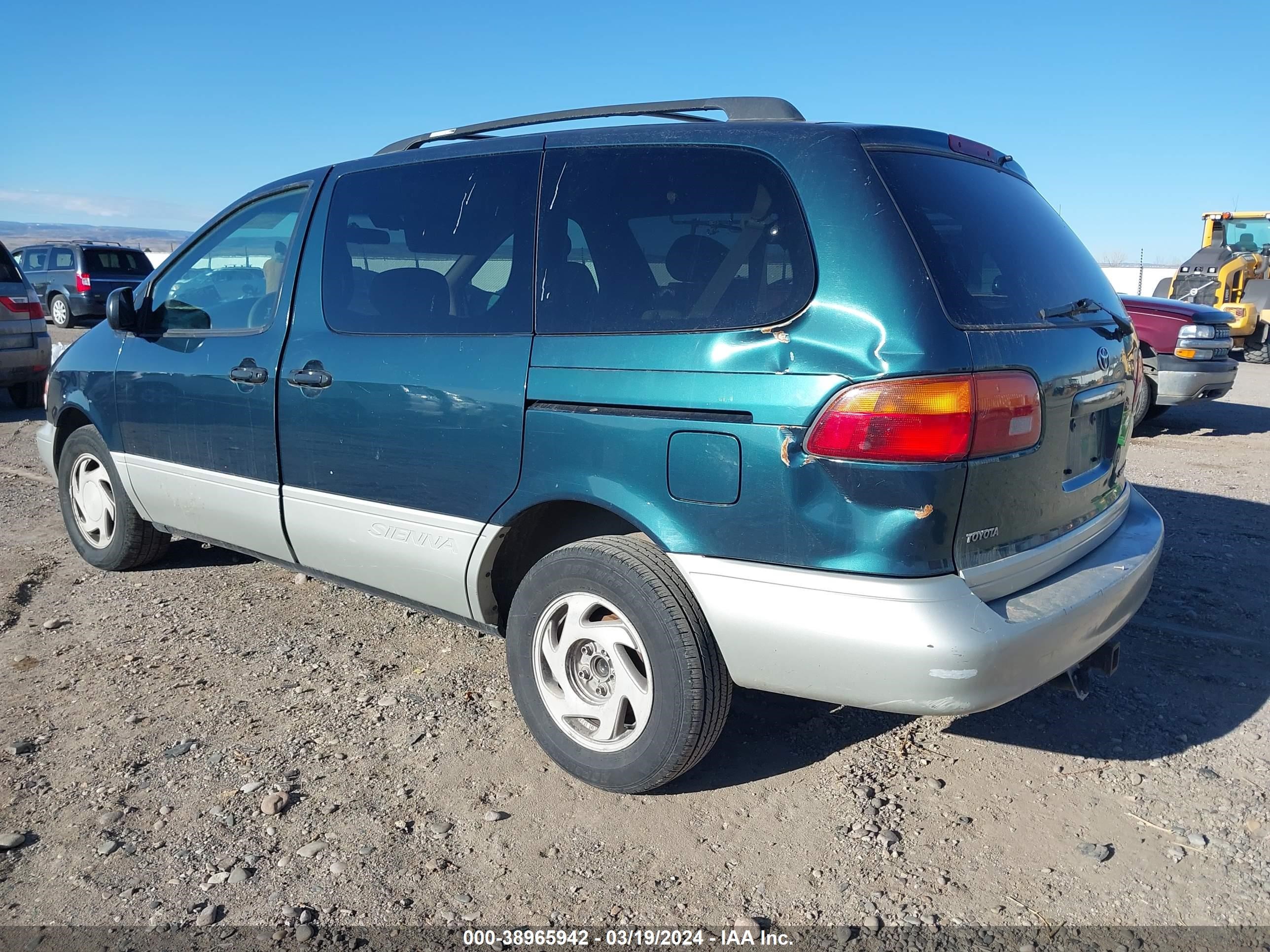 Photo 2 VIN: 4T3ZF13C4WU042984 - TOYOTA SIENNA 