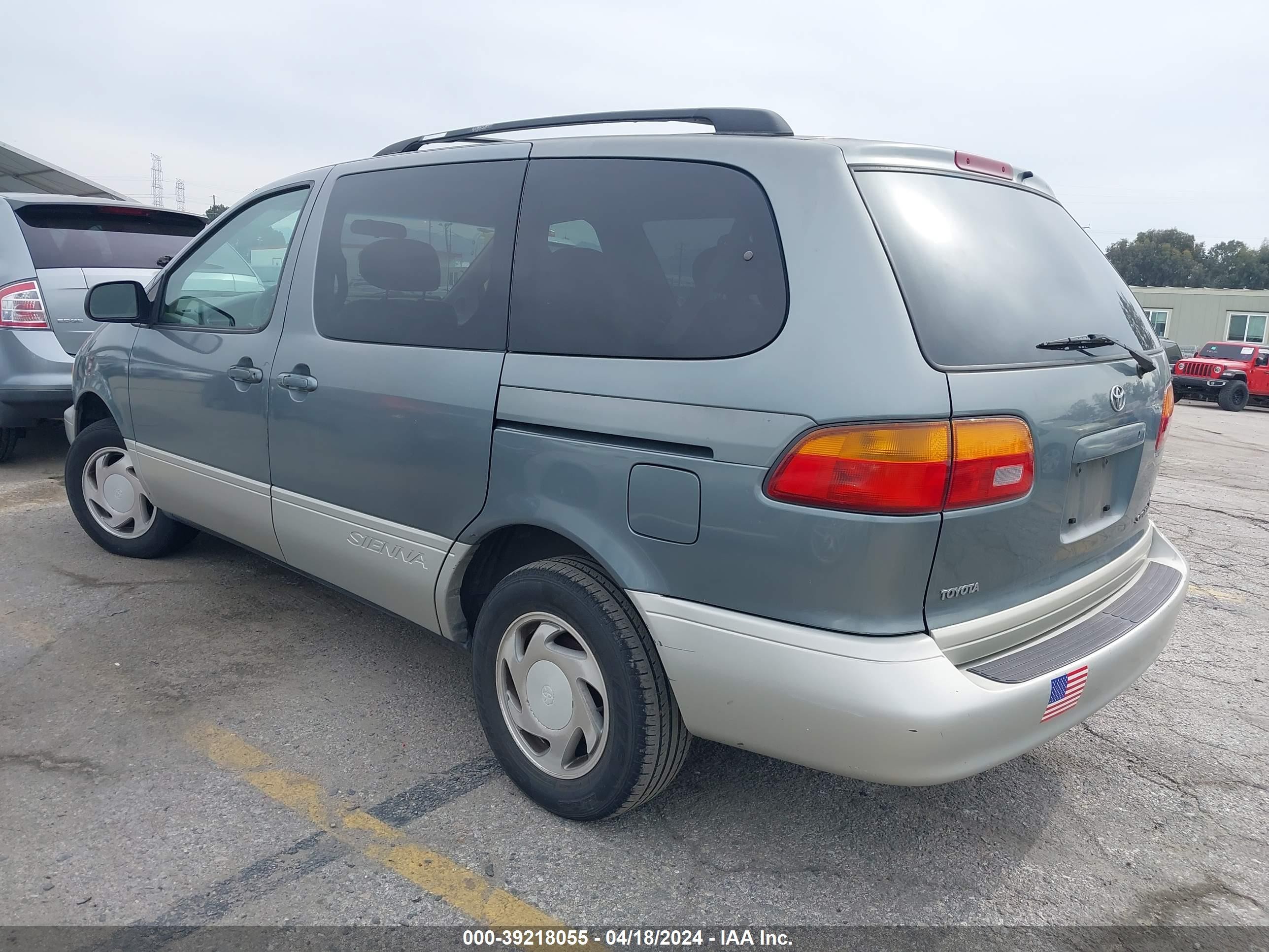 Photo 2 VIN: 4T3ZF13C4WU054553 - TOYOTA SIENNA 