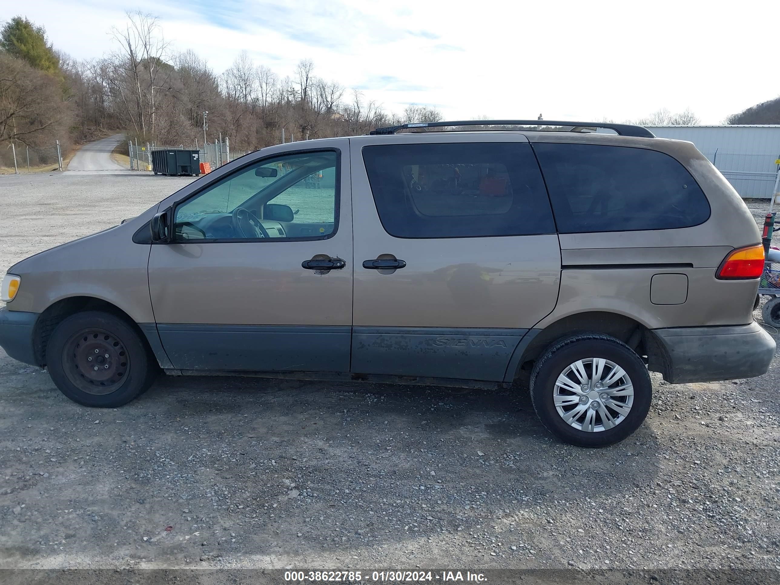 Photo 12 VIN: 4T3ZF13C4XU109018 - TOYOTA SIENNA 