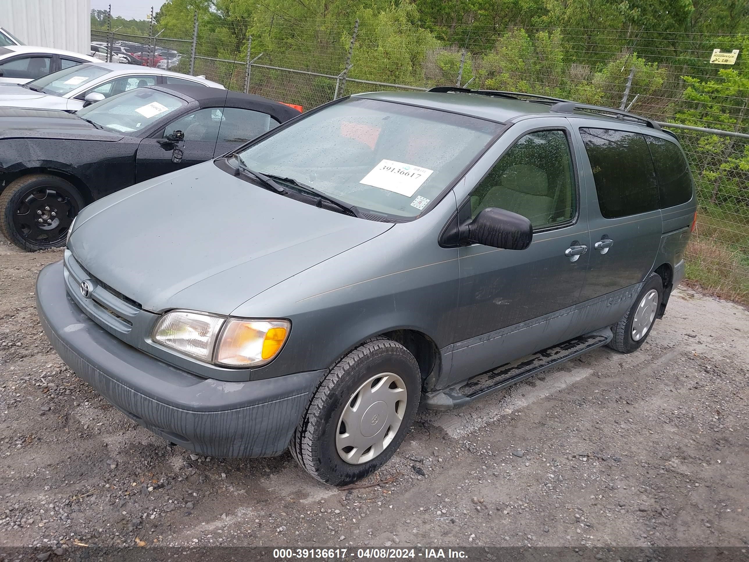 Photo 1 VIN: 4T3ZF13C4XU162348 - TOYOTA SIENNA 