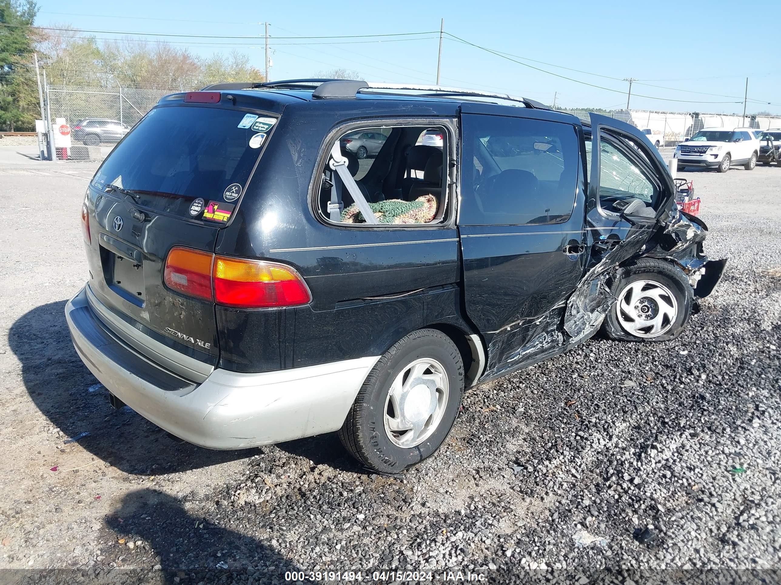 Photo 3 VIN: 4T3ZF13C4YU252634 - TOYOTA SIENNA 