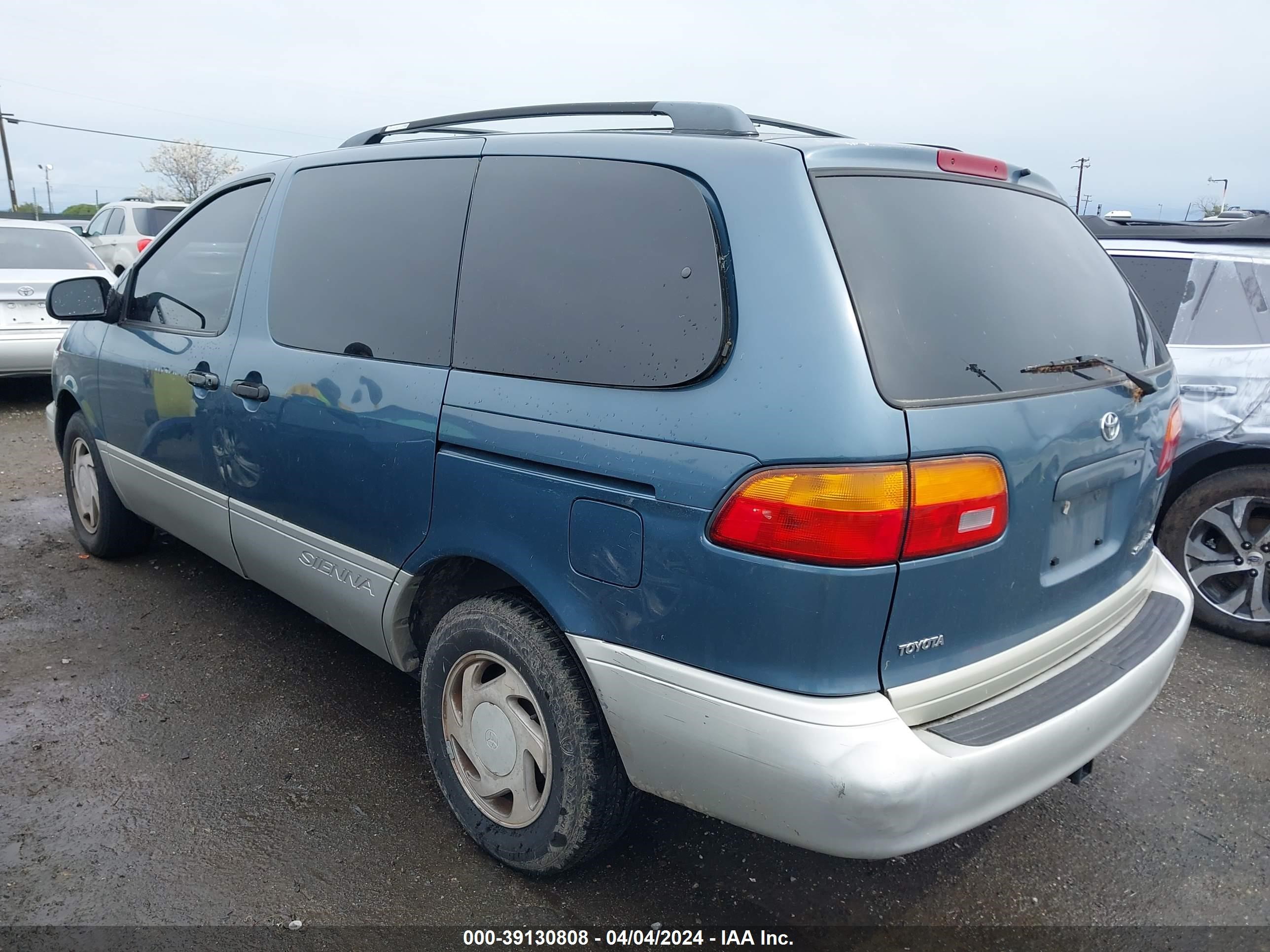 Photo 2 VIN: 4T3ZF13C4YU283186 - TOYOTA SIENNA 