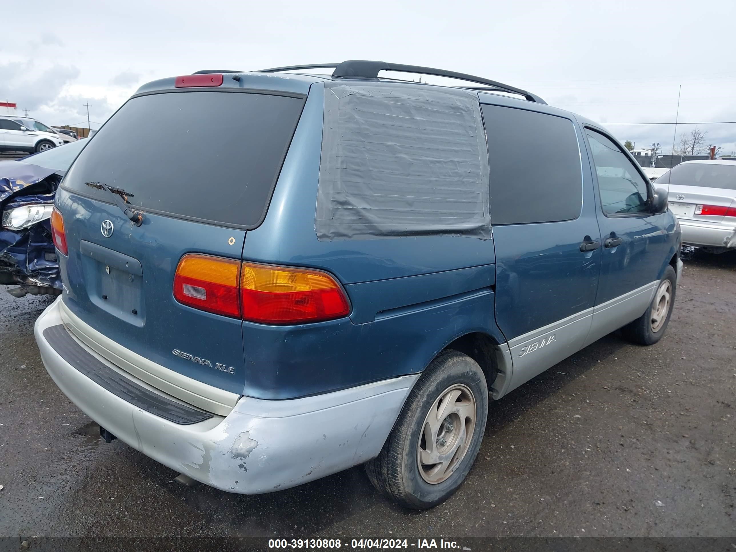 Photo 3 VIN: 4T3ZF13C4YU283186 - TOYOTA SIENNA 