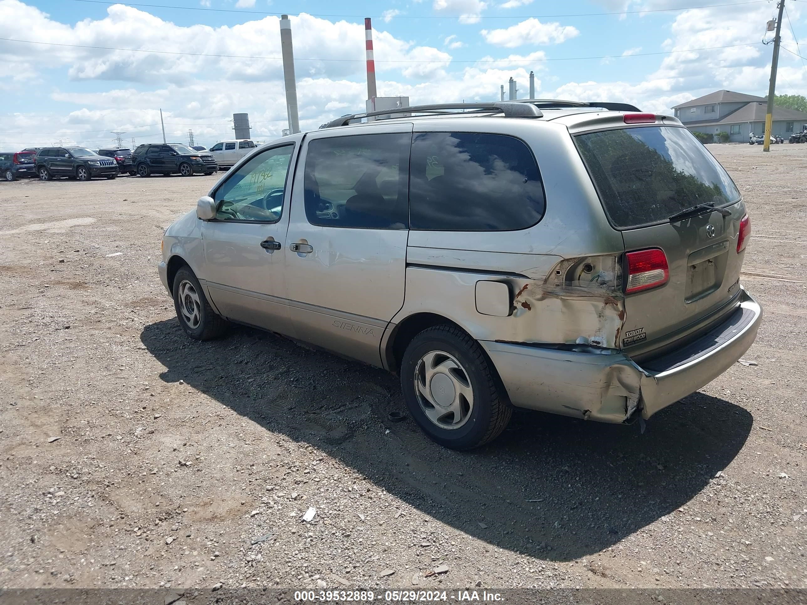 Photo 2 VIN: 4T3ZF13C51U337262 - TOYOTA SIENNA 