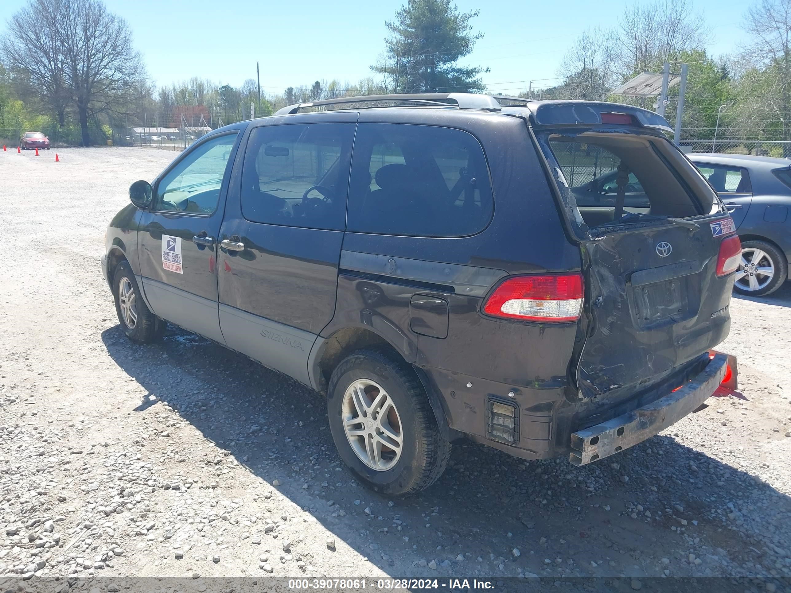 Photo 2 VIN: 4T3ZF13C51U363277 - TOYOTA SIENNA 