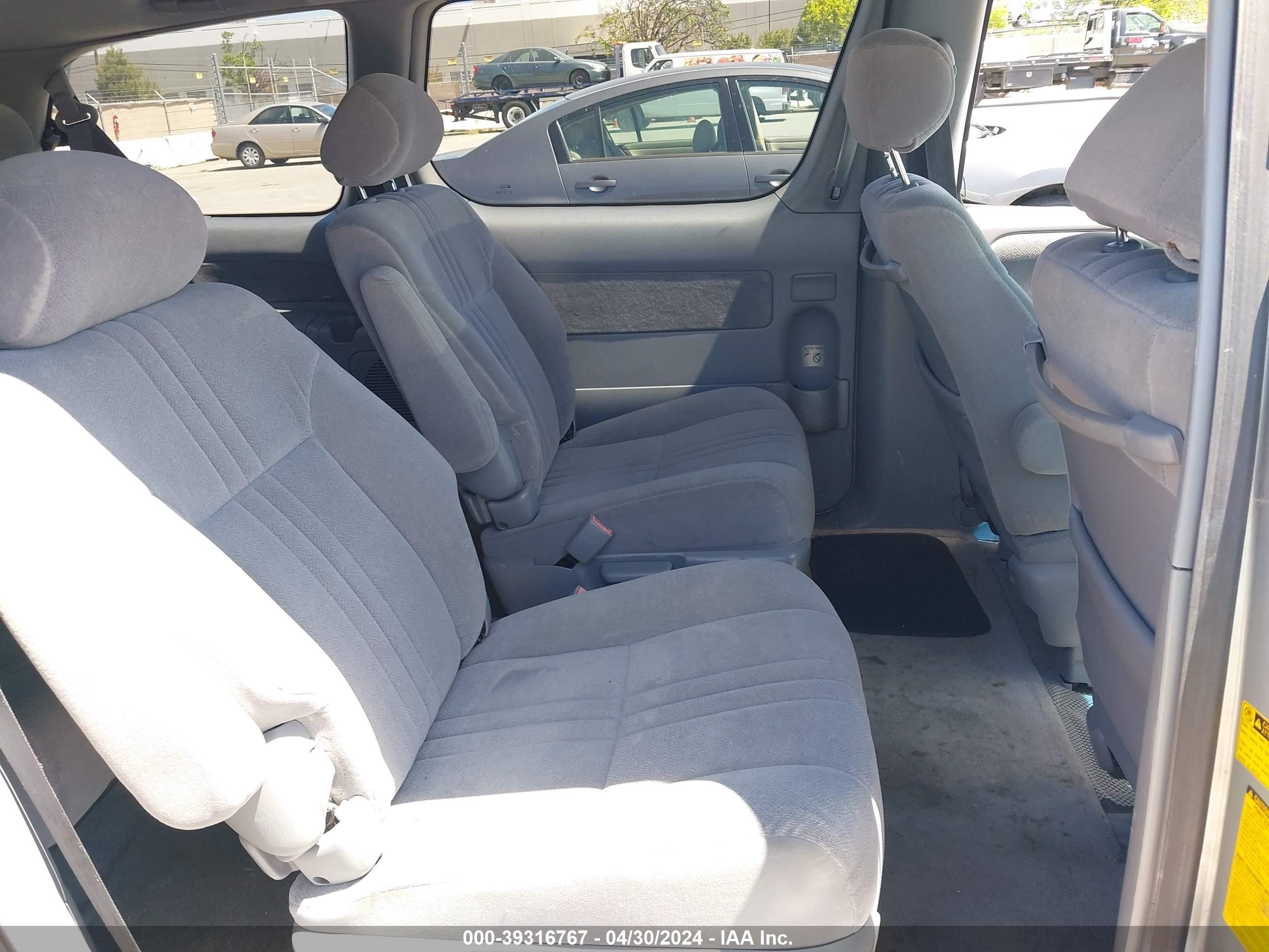 Photo 7 VIN: 4T3ZF13C52U493058 - TOYOTA SIENNA 