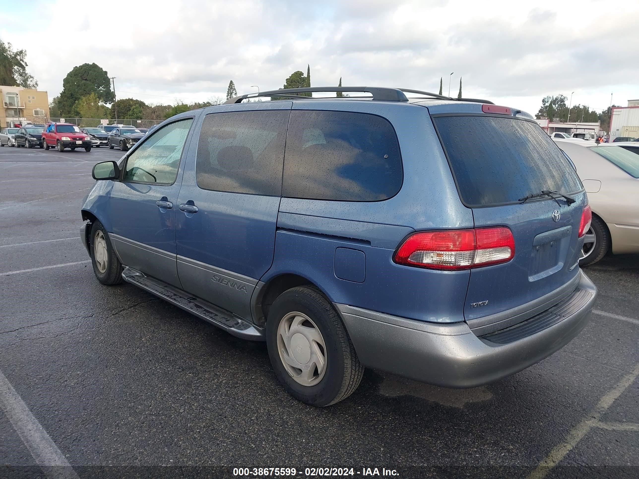 Photo 2 VIN: 4T3ZF13C53U516632 - TOYOTA SIENNA 