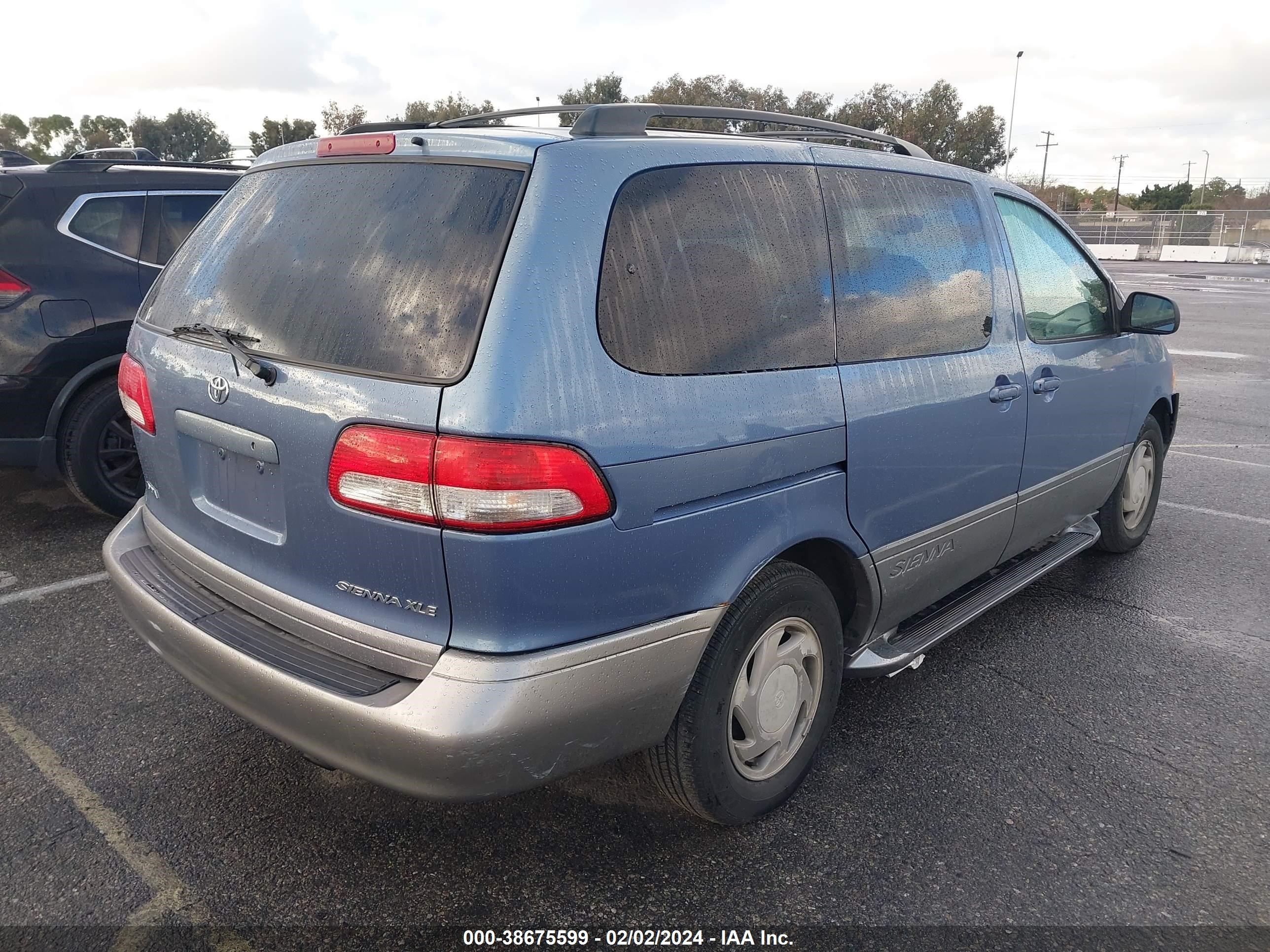 Photo 3 VIN: 4T3ZF13C53U516632 - TOYOTA SIENNA 