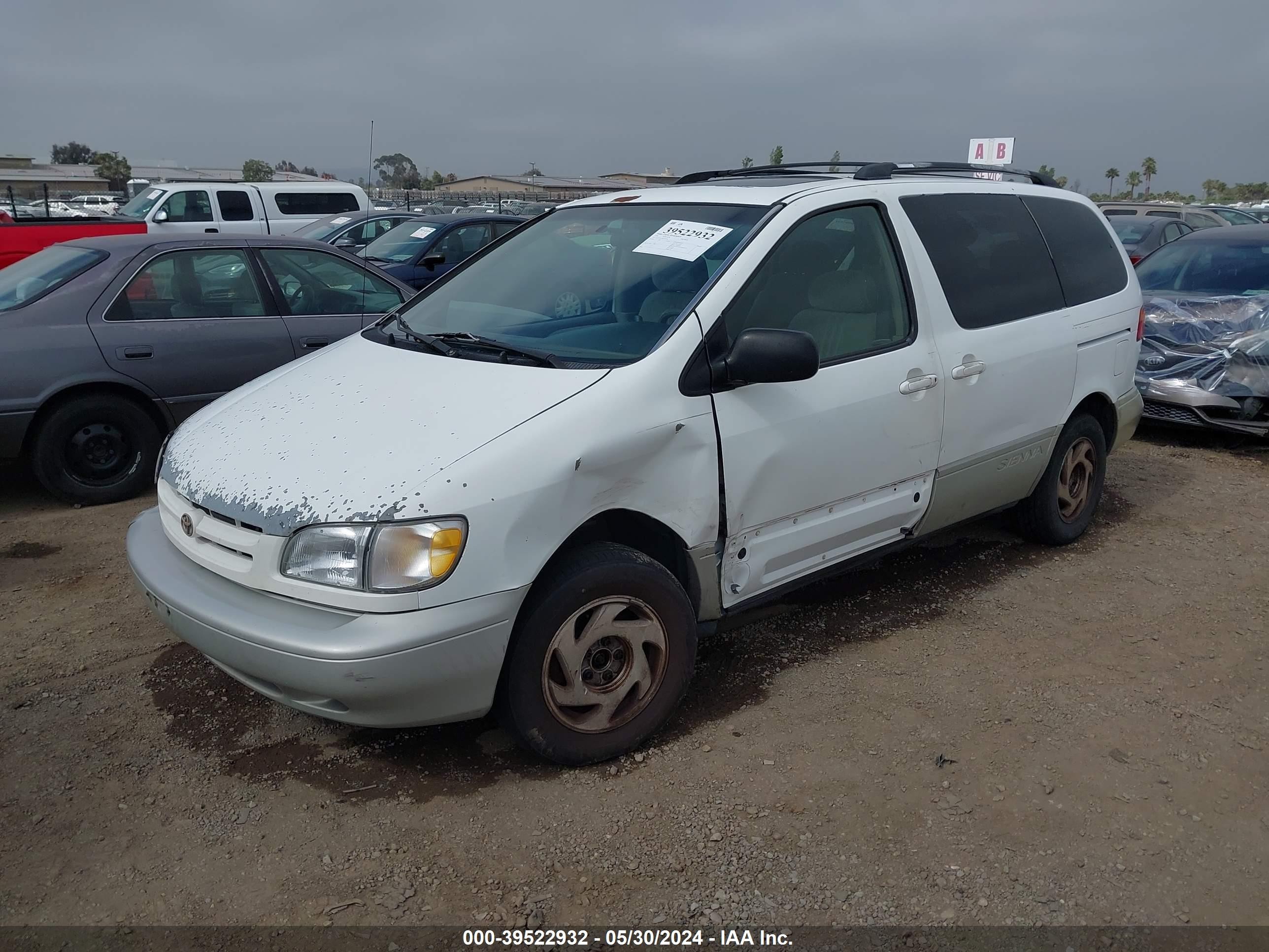 Photo 1 VIN: 4T3ZF13C5XU101204 - TOYOTA SIENNA 