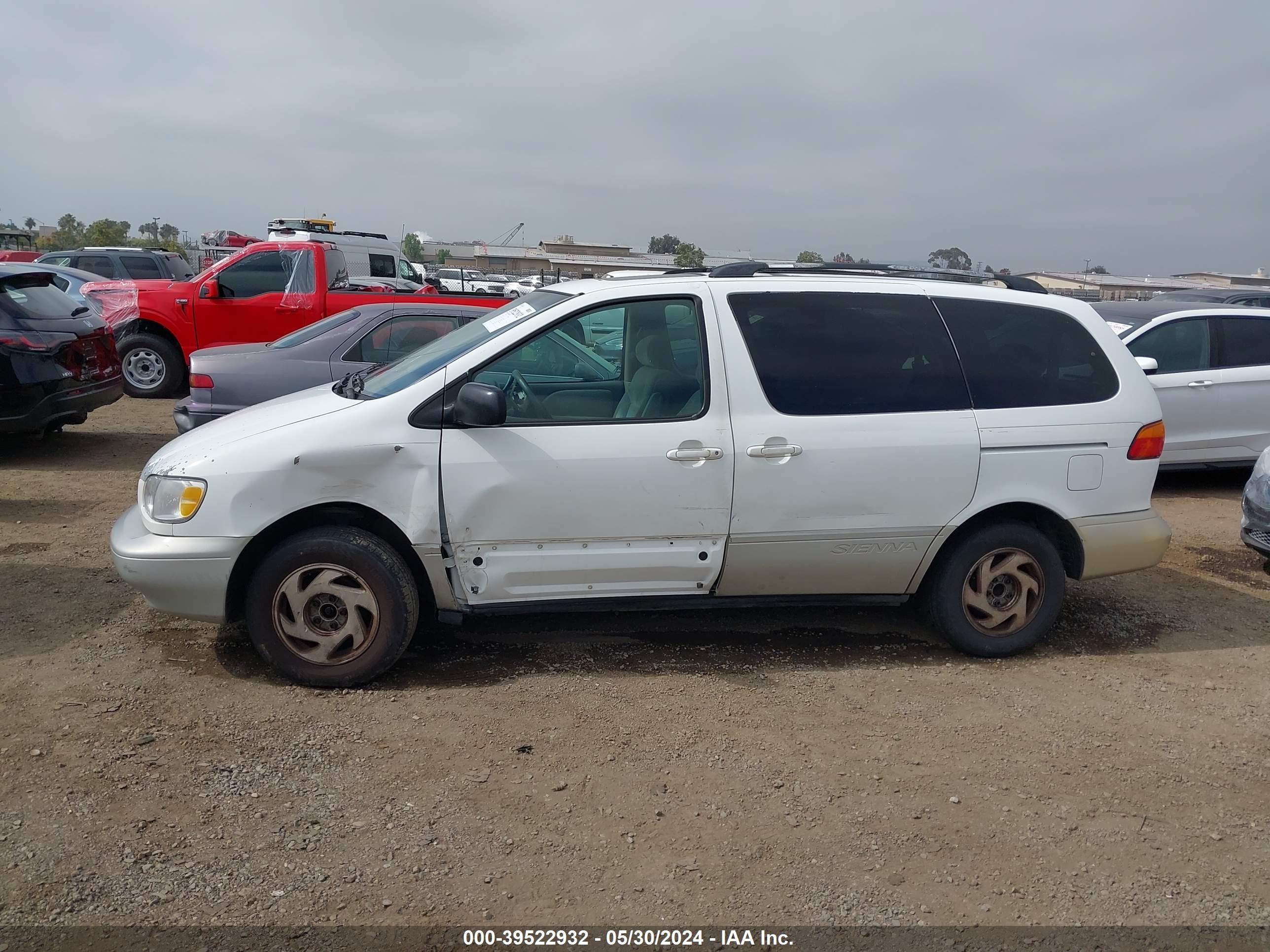 Photo 13 VIN: 4T3ZF13C5XU101204 - TOYOTA SIENNA 