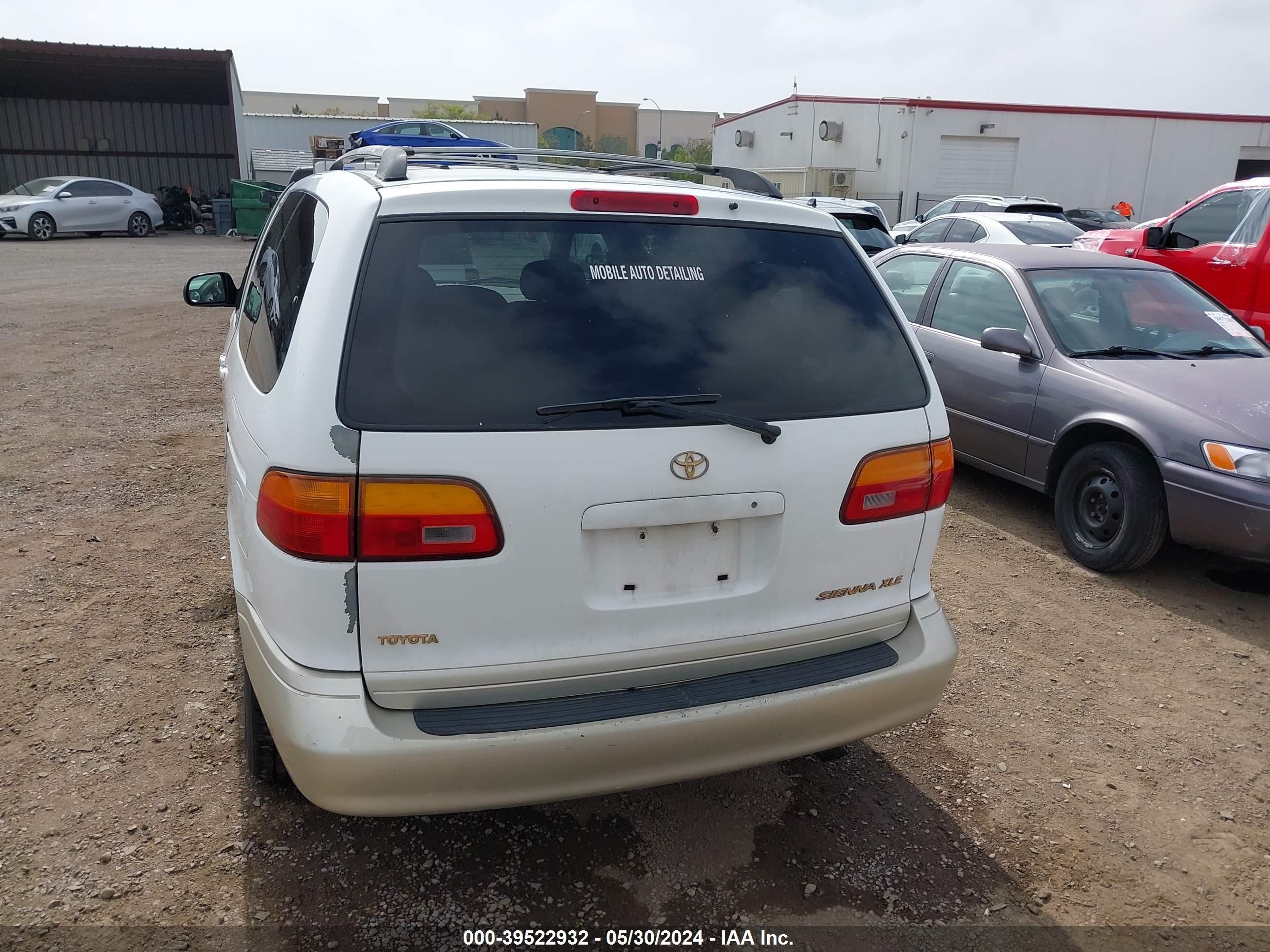 Photo 15 VIN: 4T3ZF13C5XU101204 - TOYOTA SIENNA 