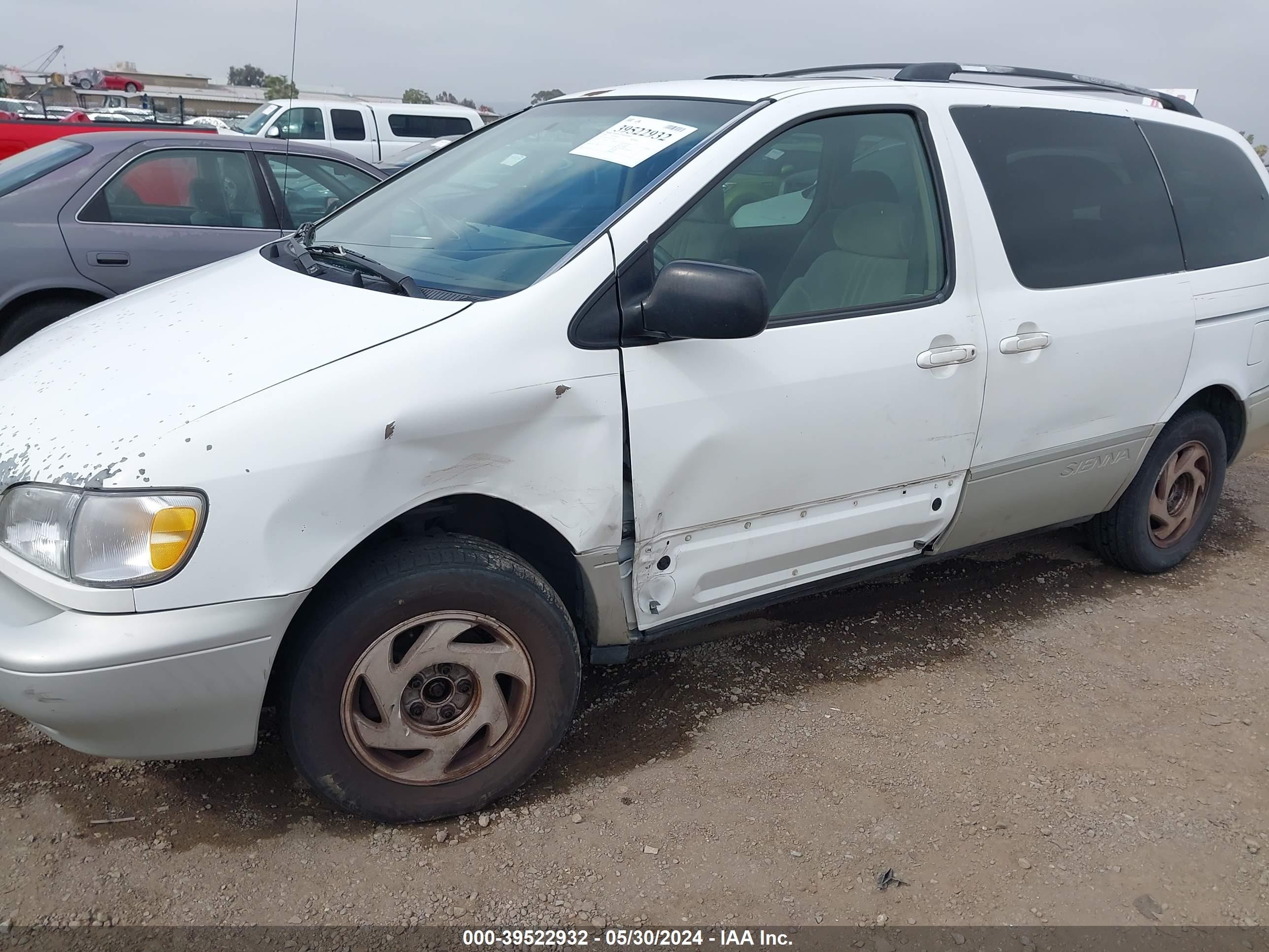 Photo 5 VIN: 4T3ZF13C5XU101204 - TOYOTA SIENNA 