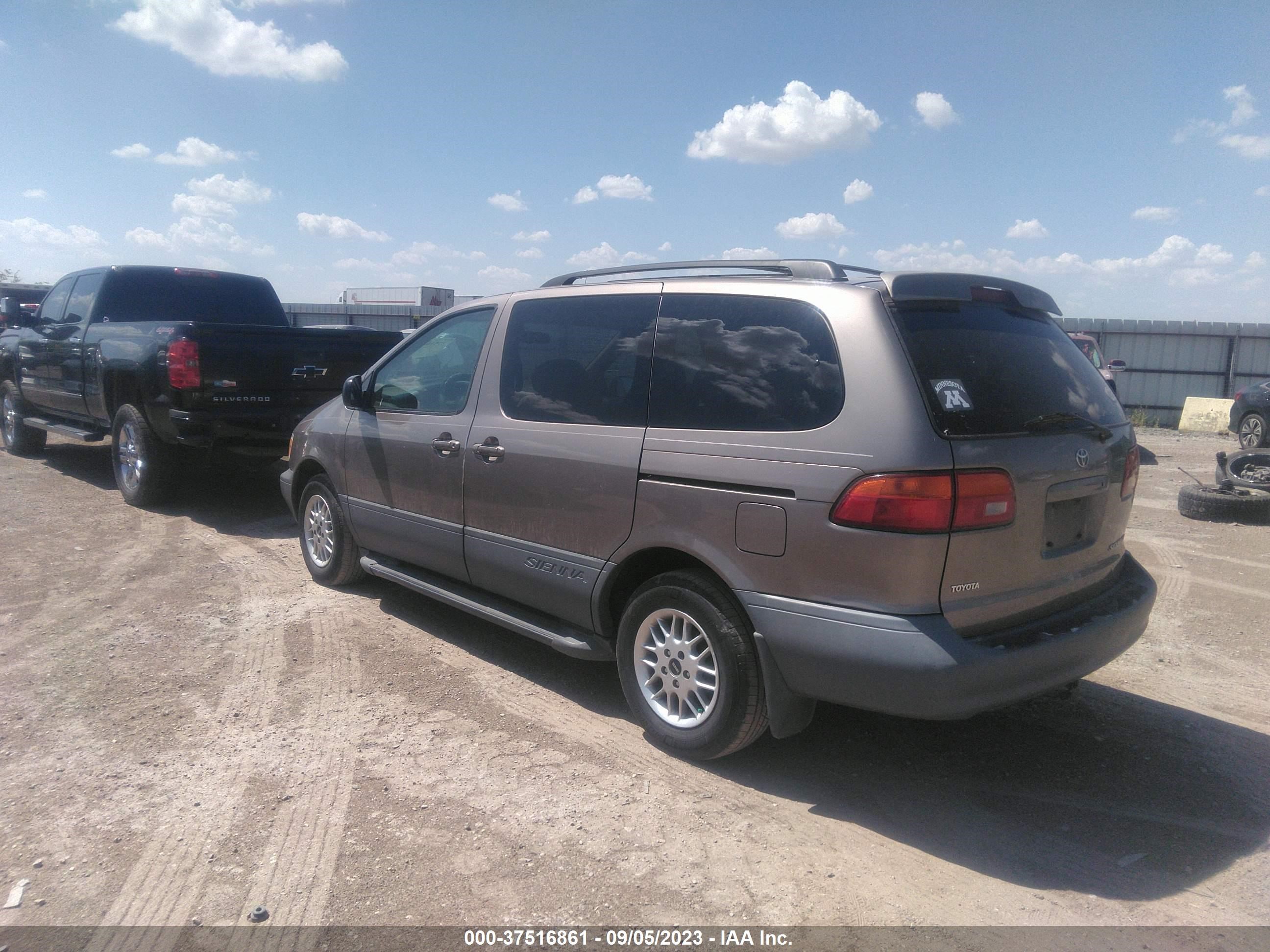 Photo 2 VIN: 4T3ZF13C5XU137152 - TOYOTA SIENNA 