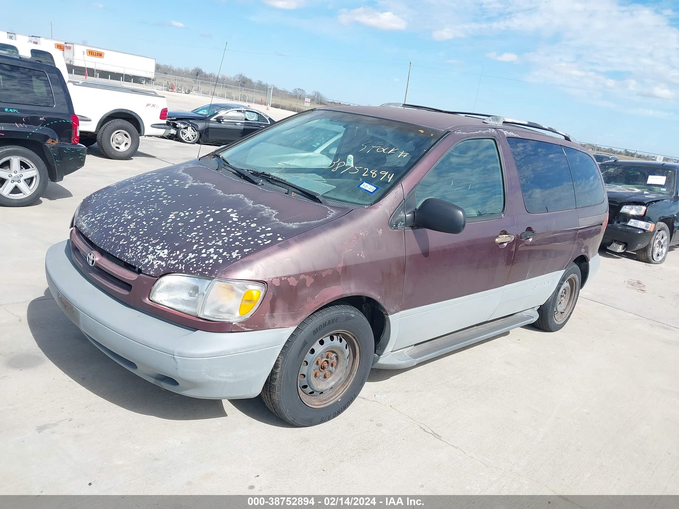 Photo 1 VIN: 4T3ZF13C5YU205046 - TOYOTA SIENNA 