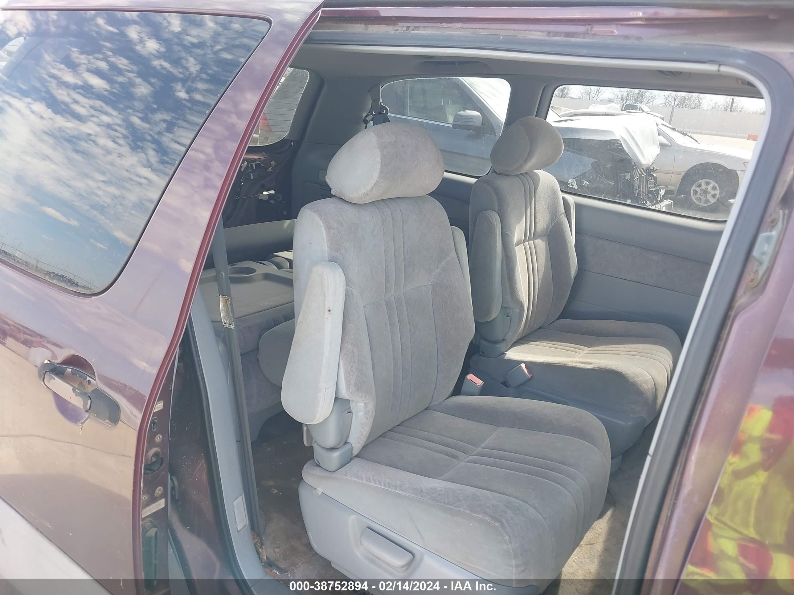 Photo 7 VIN: 4T3ZF13C5YU205046 - TOYOTA SIENNA 