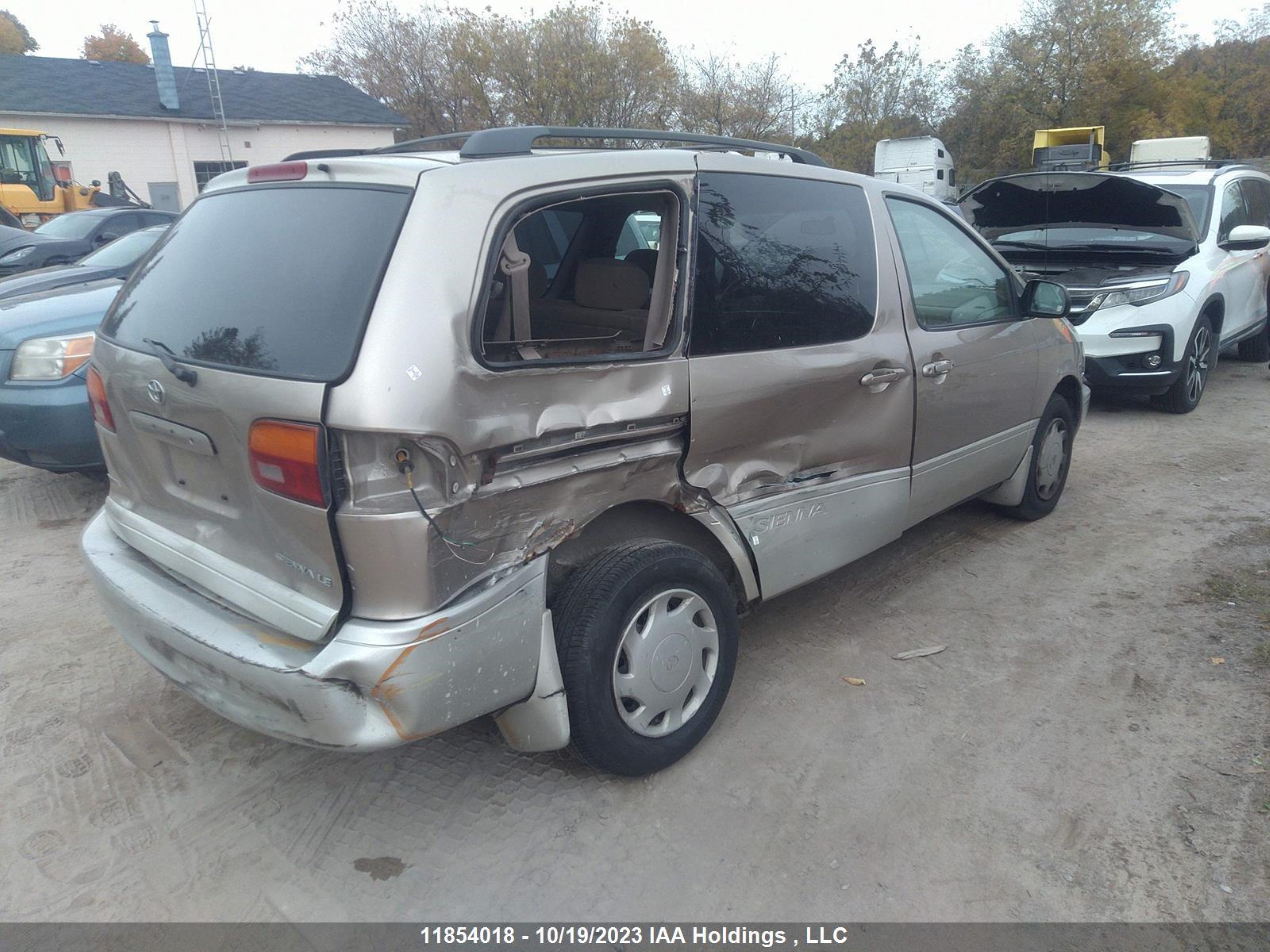 Photo 3 VIN: 4T3ZF13C5YU207346 - TOYOTA SIENNA 