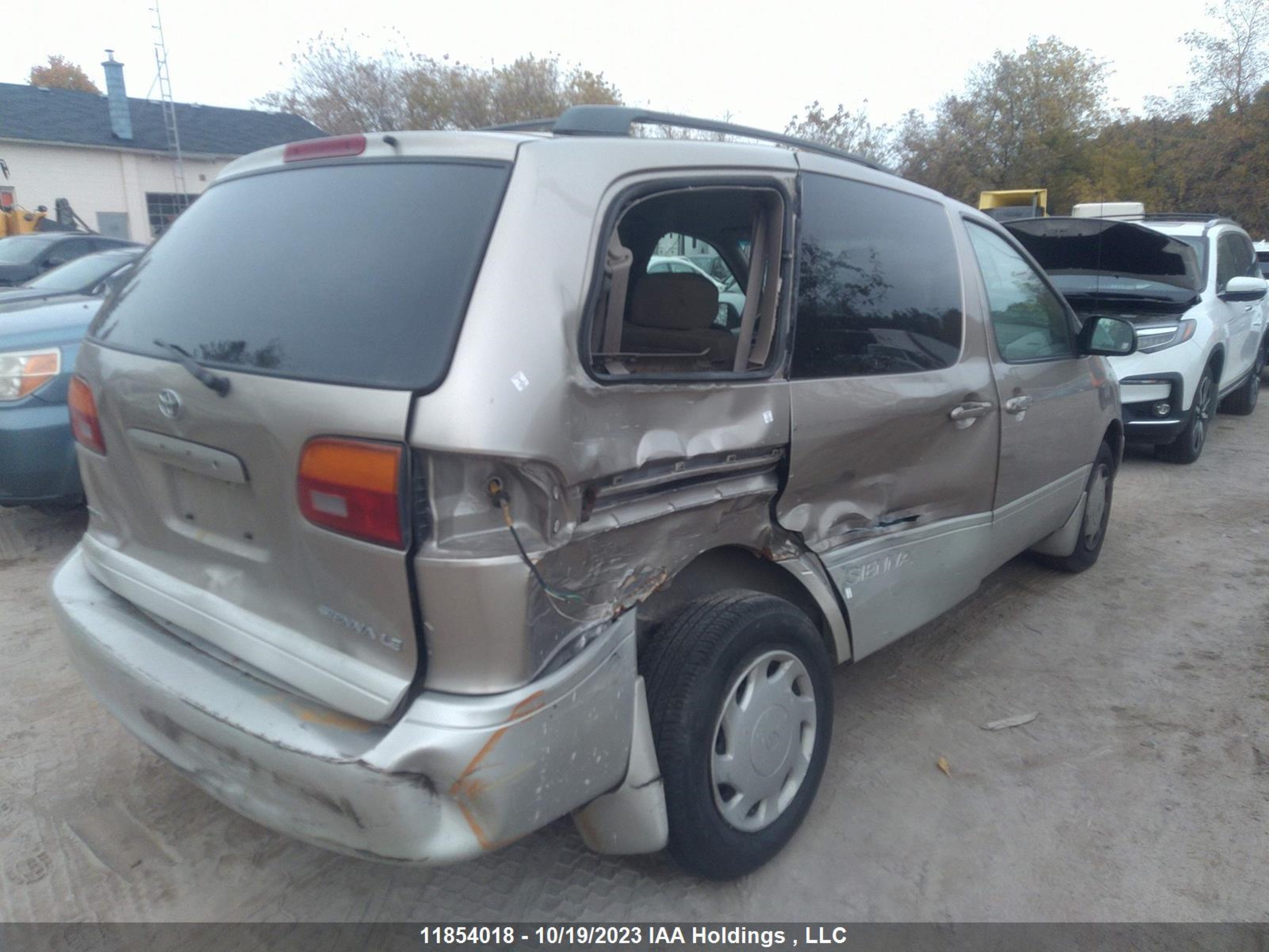 Photo 5 VIN: 4T3ZF13C5YU207346 - TOYOTA SIENNA 