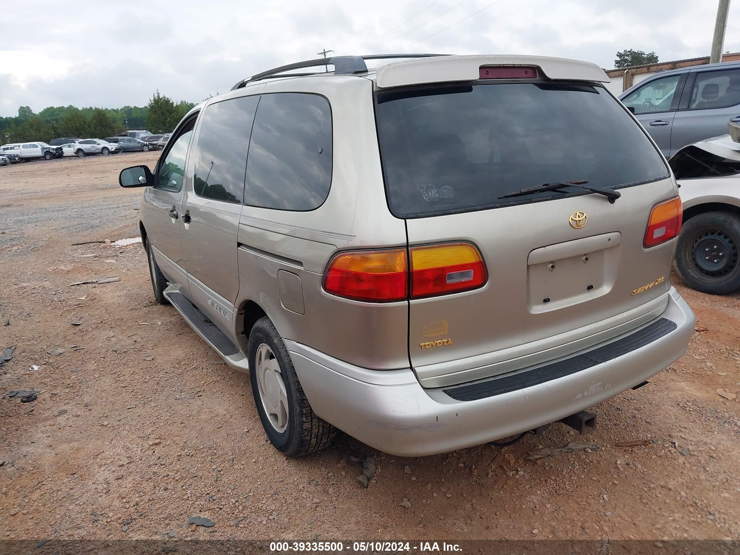 Photo 2 VIN: 4T3ZF13C5YU293127 - TOYOTA SIENNA 