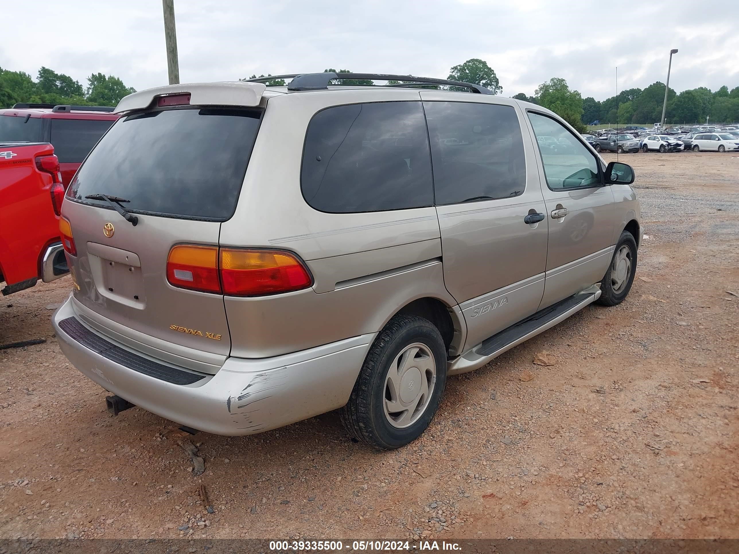 Photo 3 VIN: 4T3ZF13C5YU293127 - TOYOTA SIENNA 