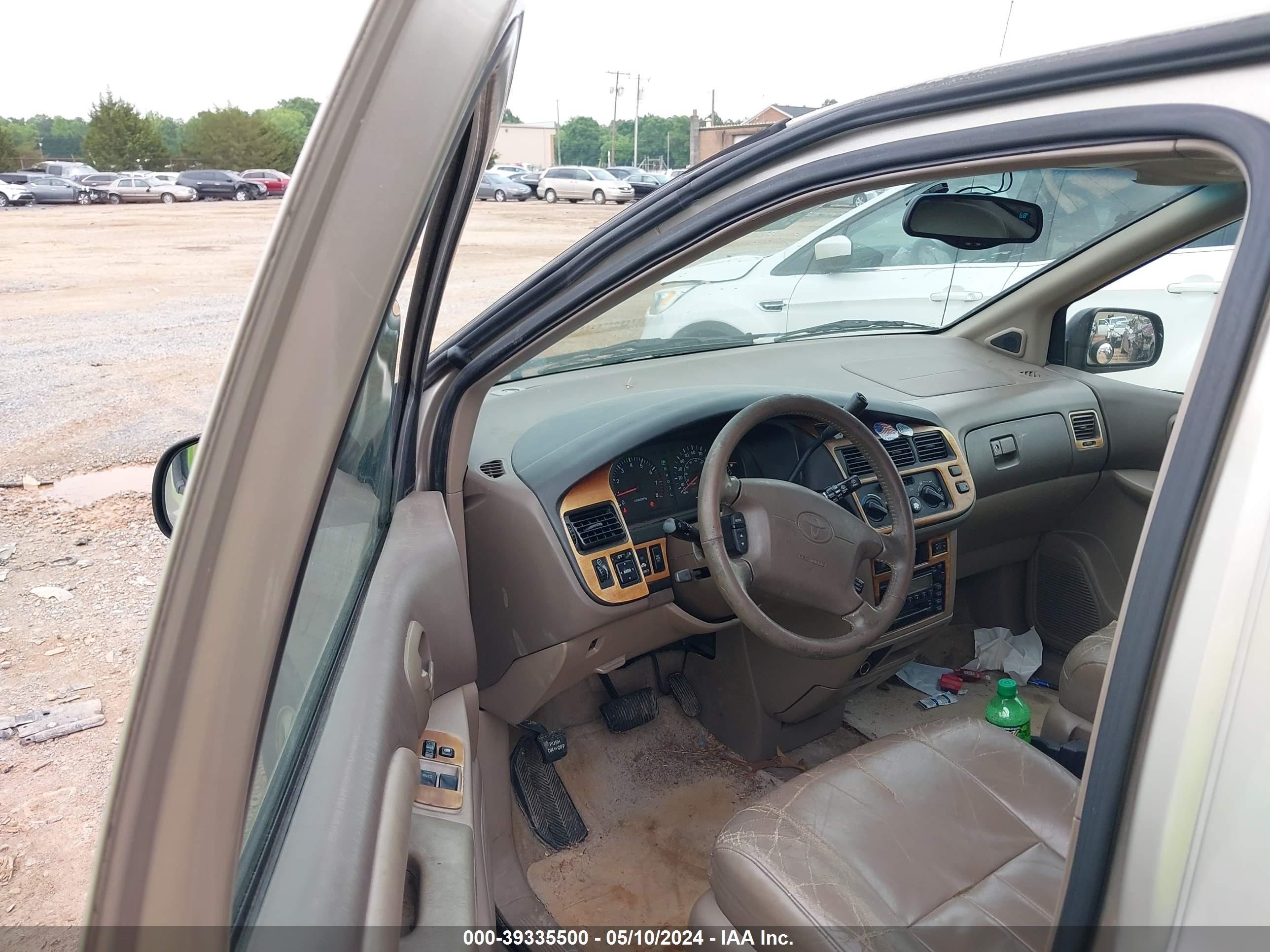 Photo 5 VIN: 4T3ZF13C5YU293127 - TOYOTA SIENNA 