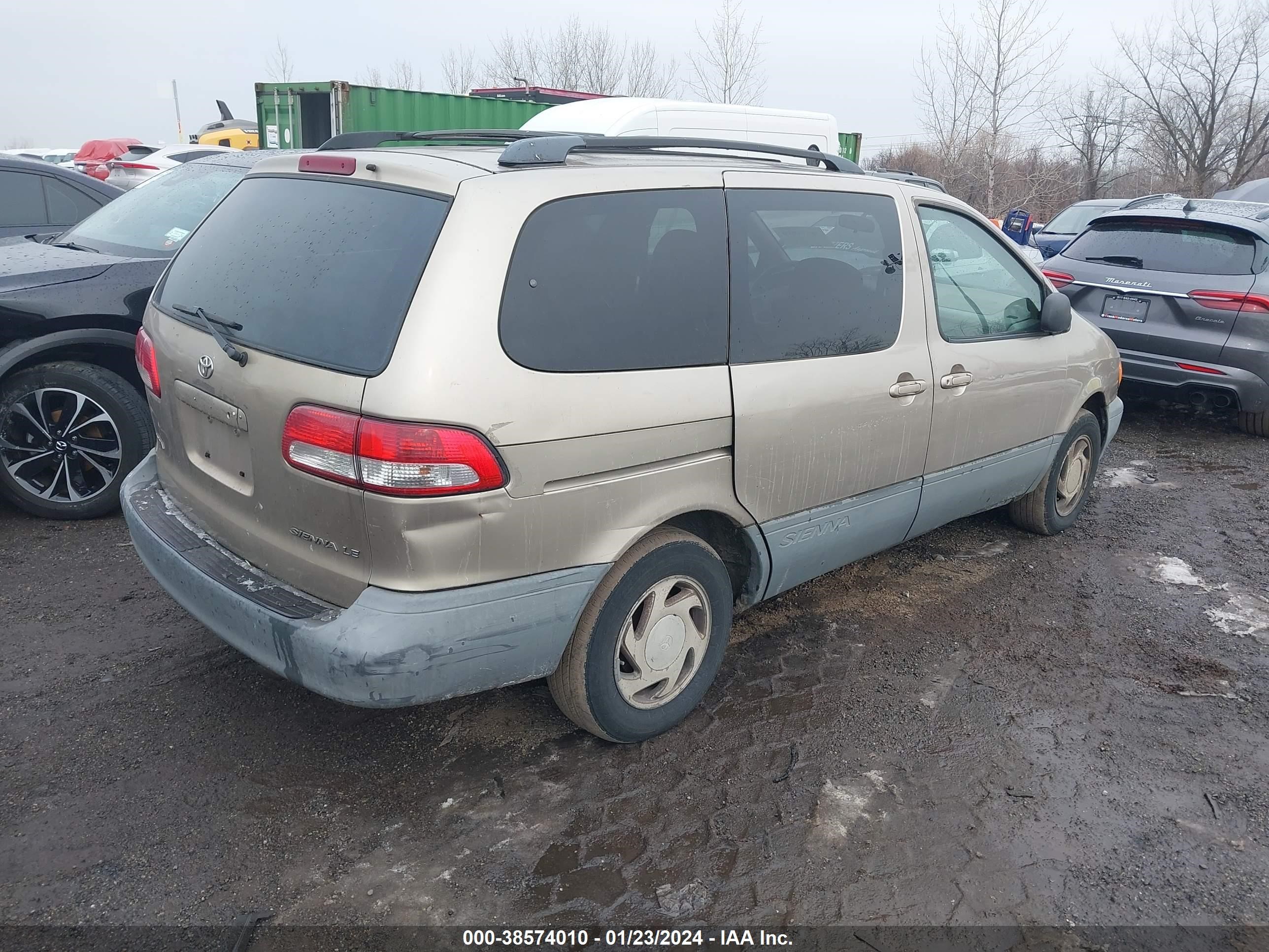 Photo 3 VIN: 4T3ZF13C62U416070 - TOYOTA SIENNA 