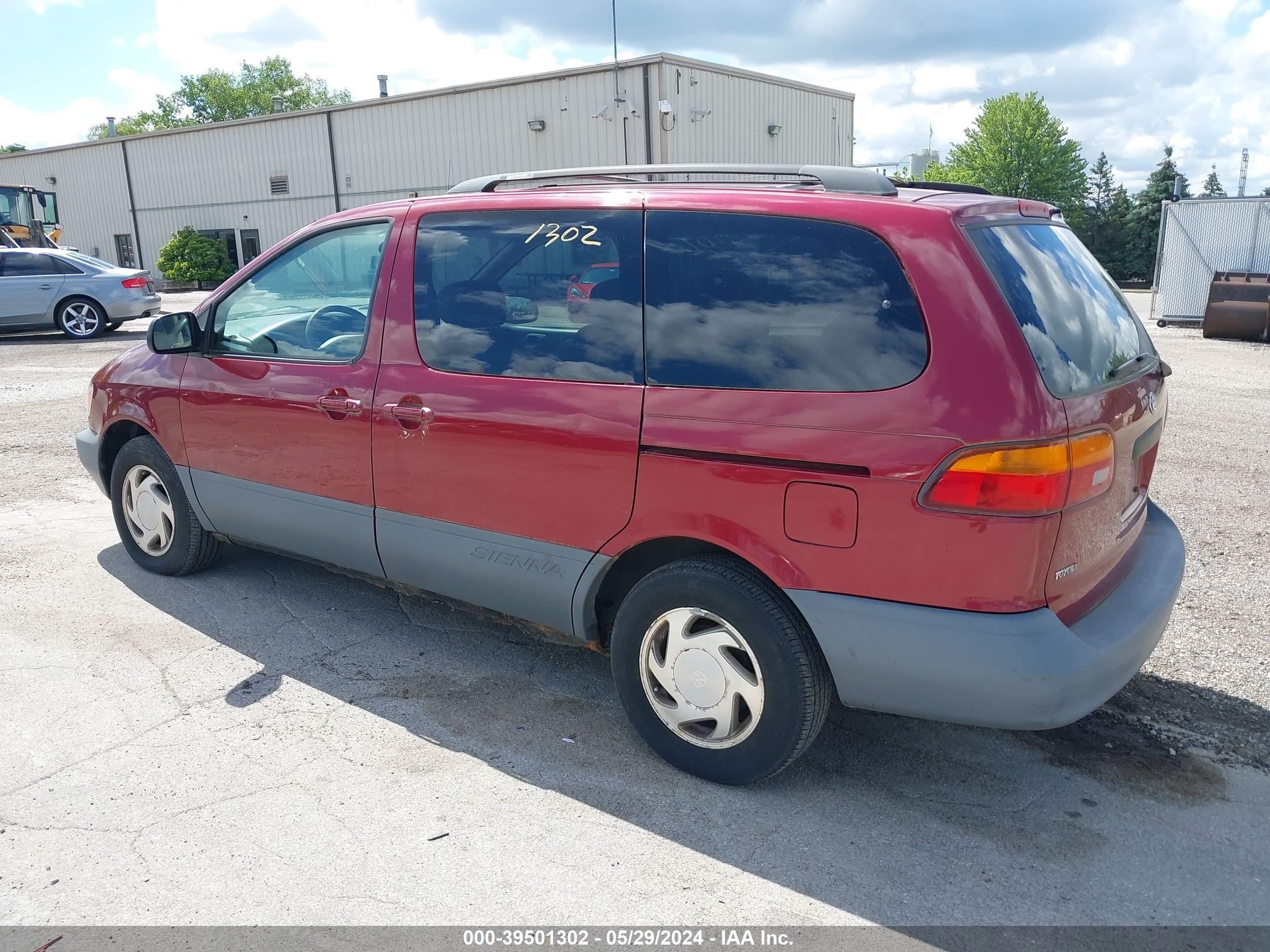 Photo 2 VIN: 4T3ZF13C6WU051833 - TOYOTA SIENNA 